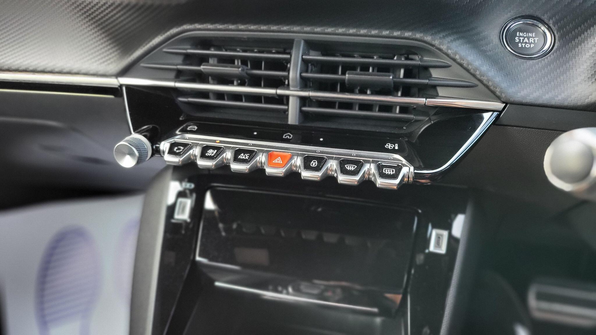 Peugeot 2008 view 11
