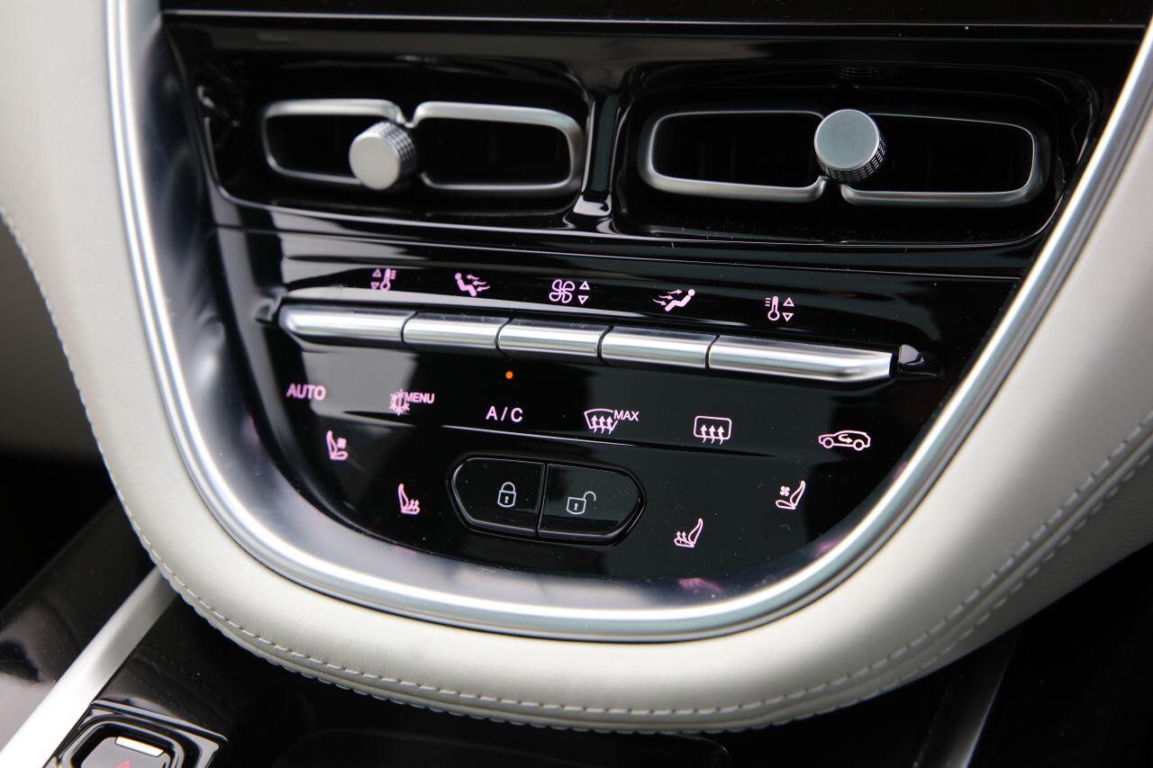 Aston Martin DBX view 41
