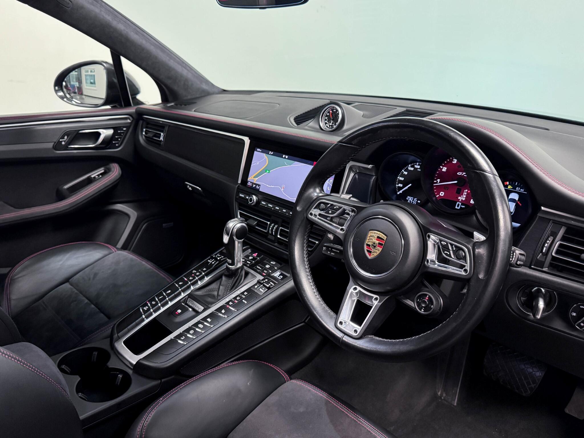 Porsche Macan view 26