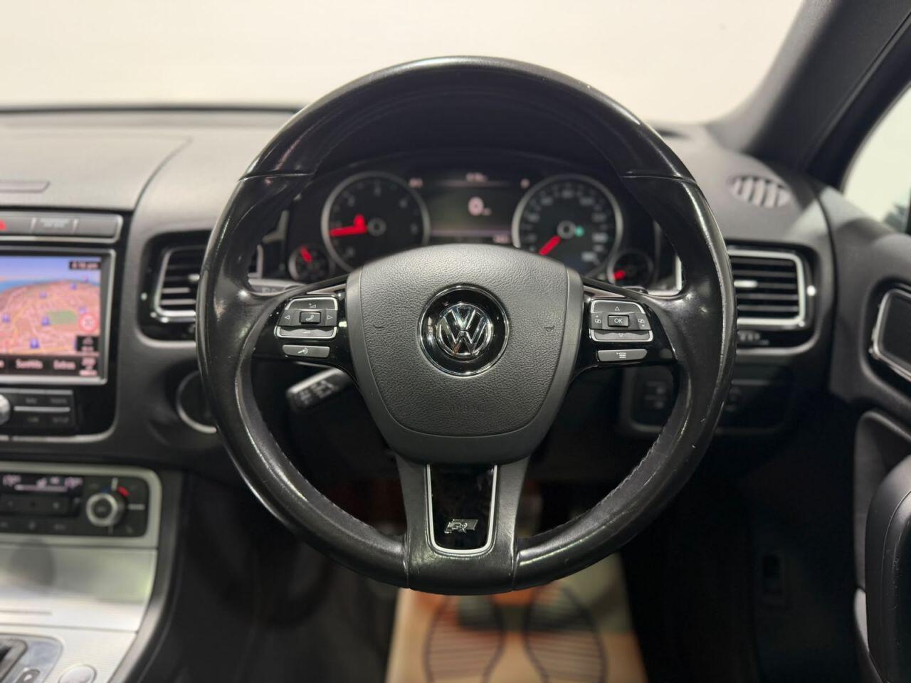 Volkswagen Touareg view 18