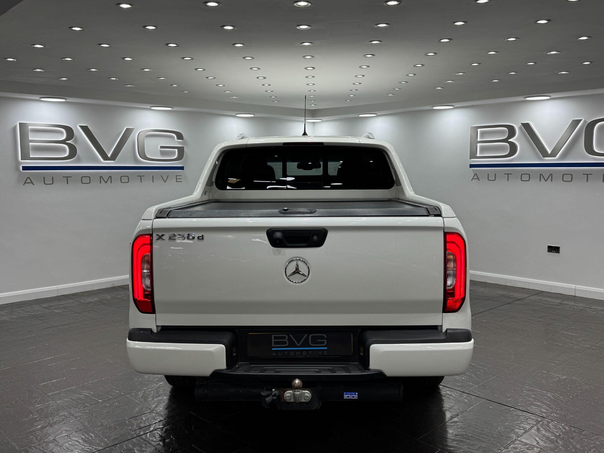 Mercedes-Benz X-Class view 9