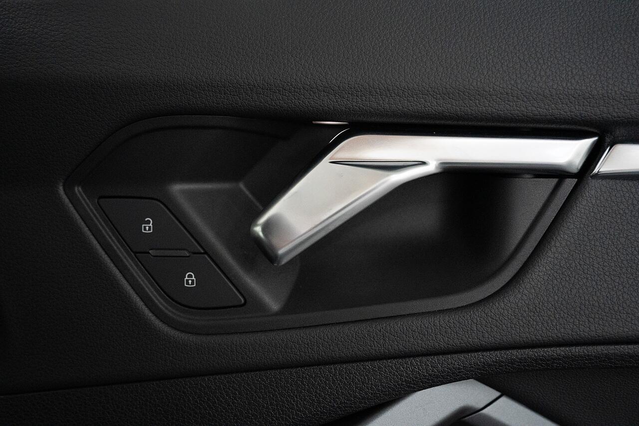 Audi RS Q3 view 19