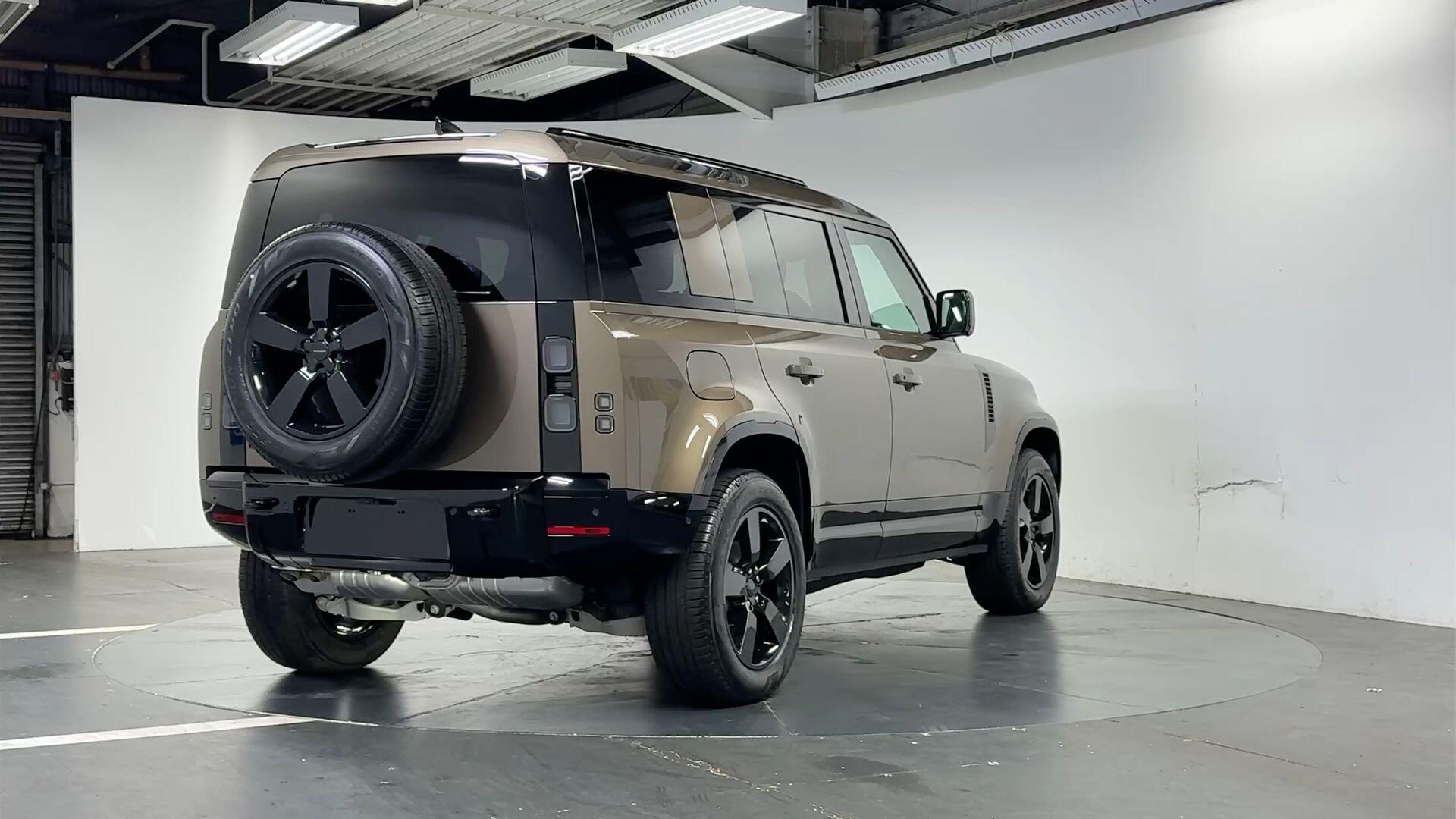 Land Rover Defender view 28