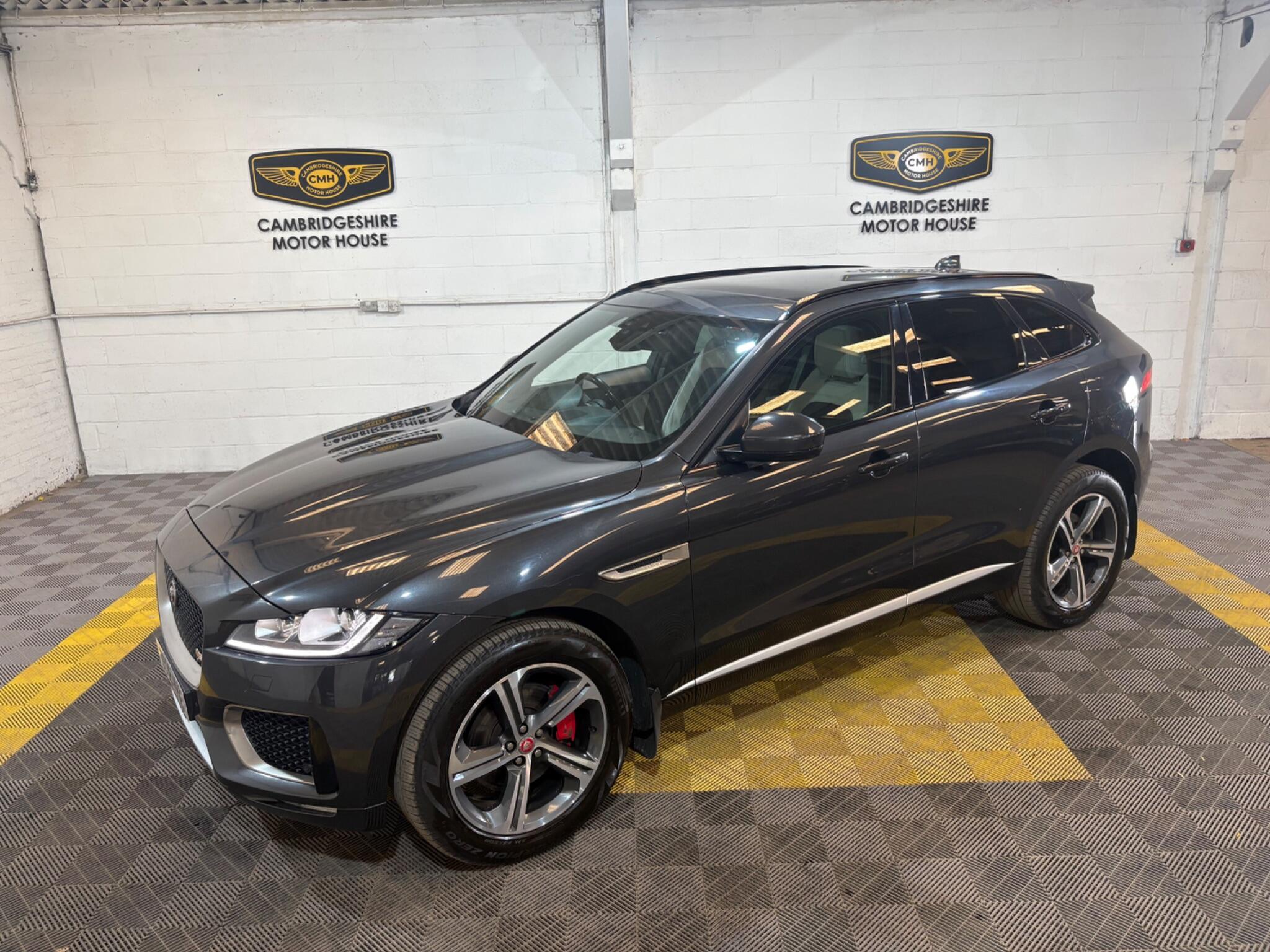 Jaguar F-Pace view 3