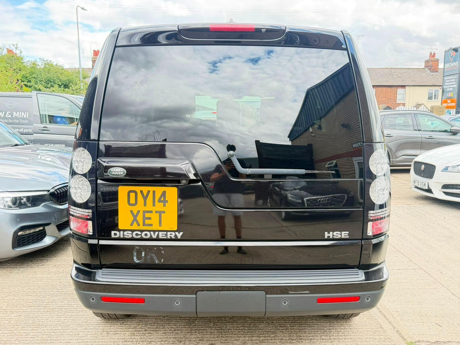 Land Rover Discovery view 4