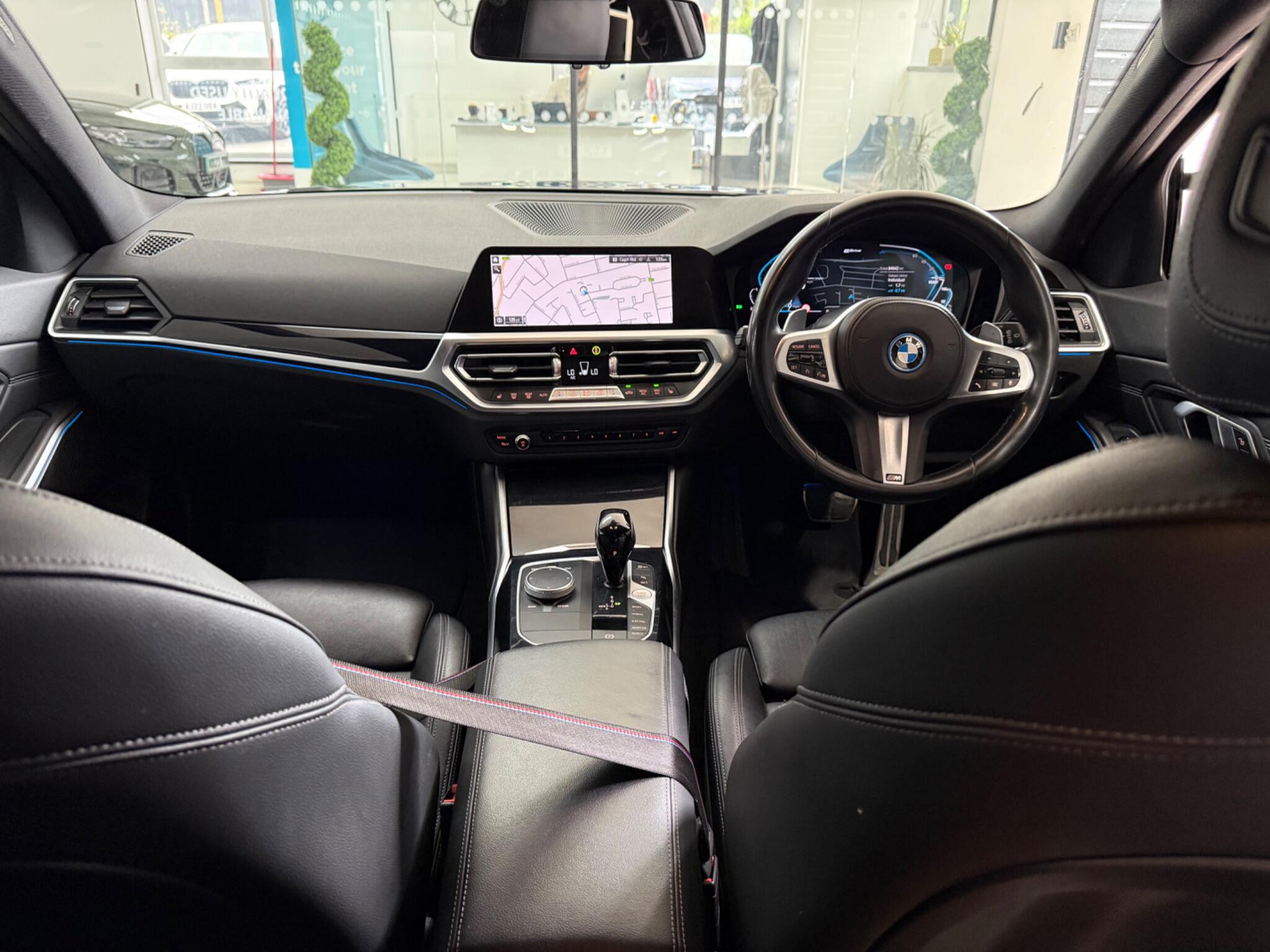 BMW 3 Series view 16