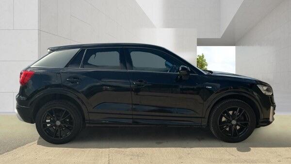 Audi Q2 view 6