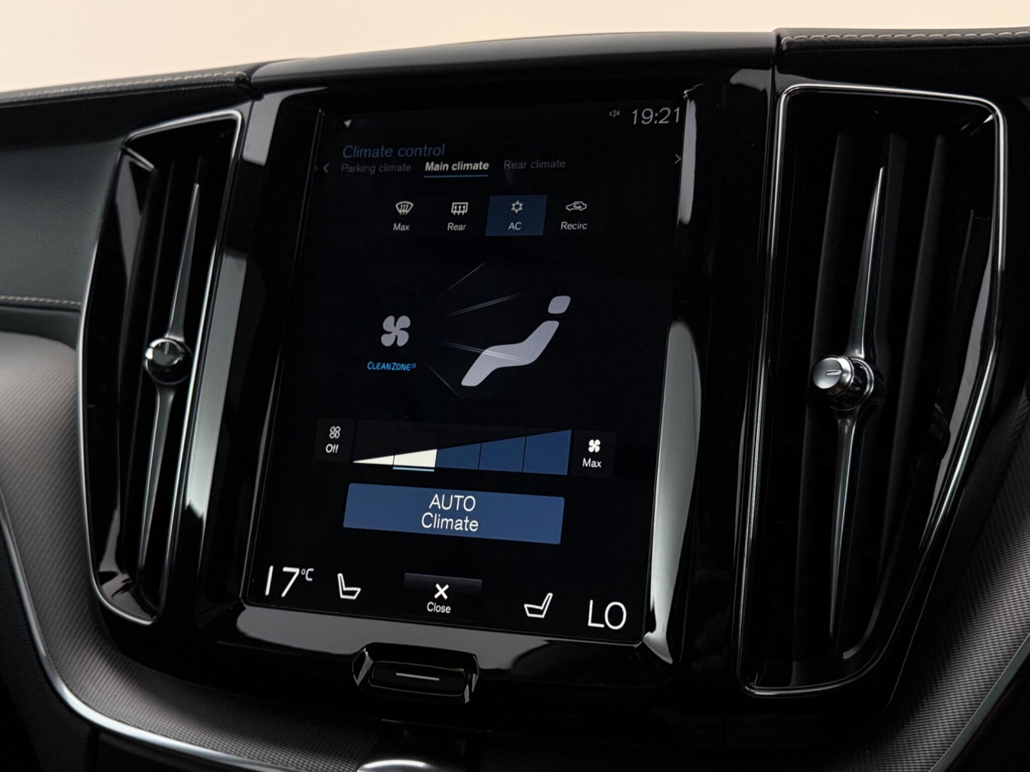 Volvo XC60 view 28