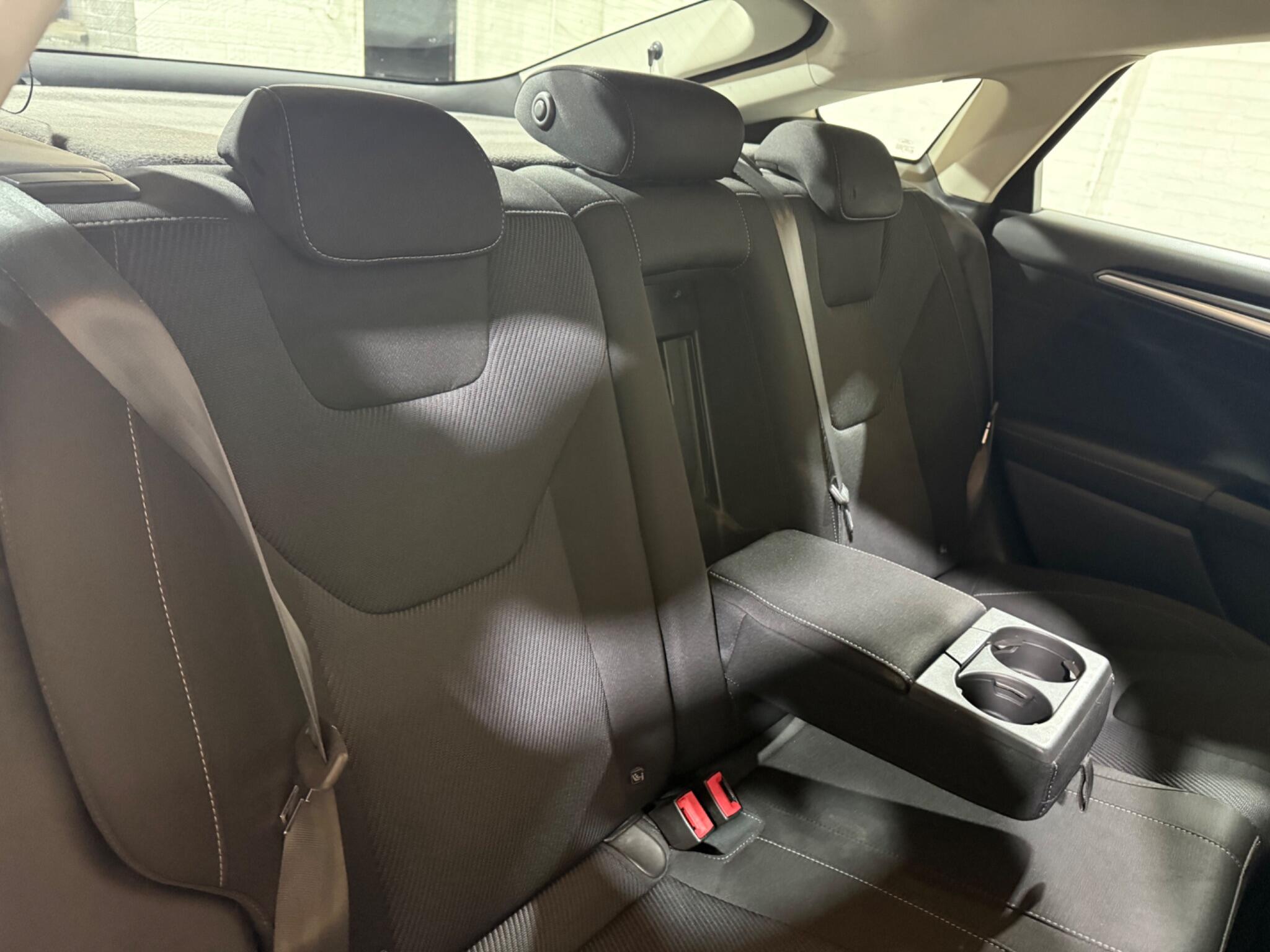 Ford Mondeo view 8