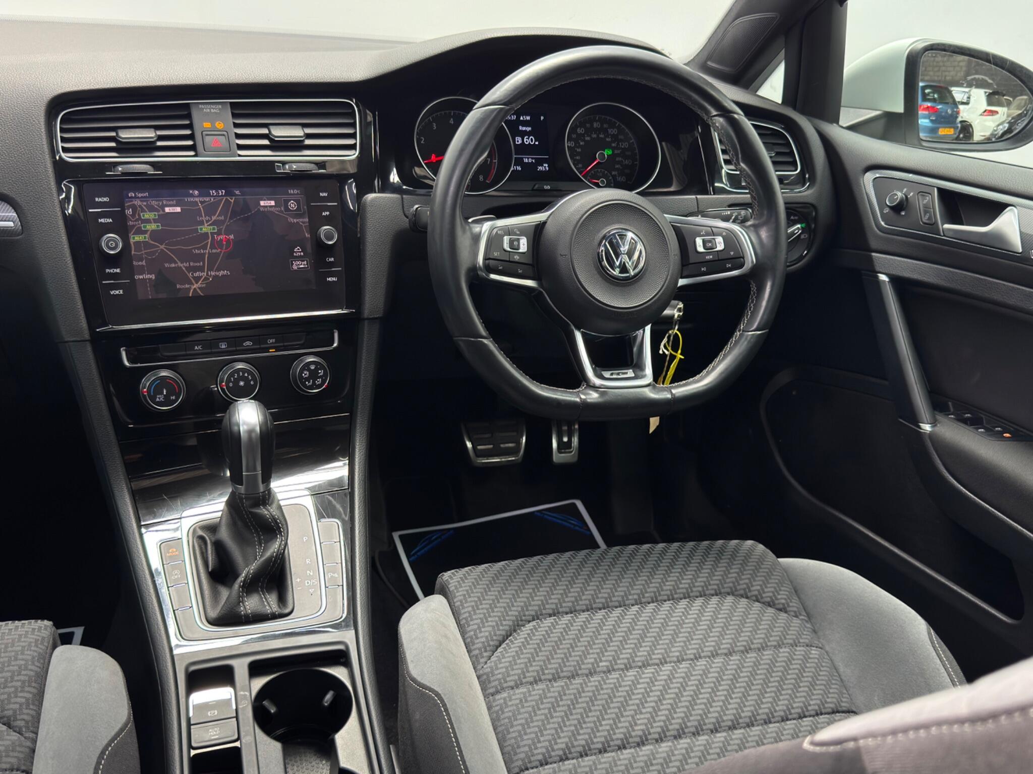Volkswagen Golf view 64