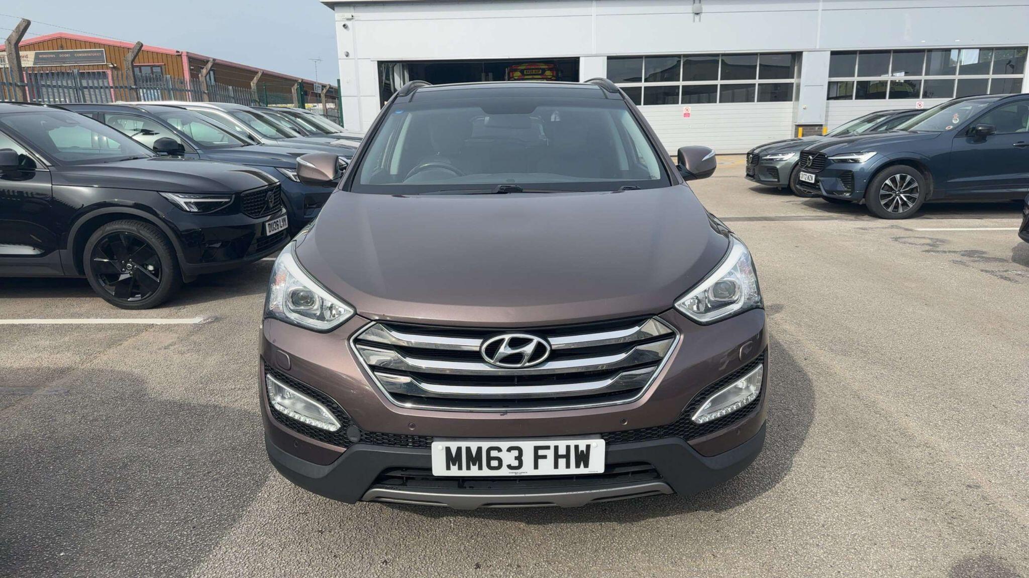 Hyundai Santa FE view 3
