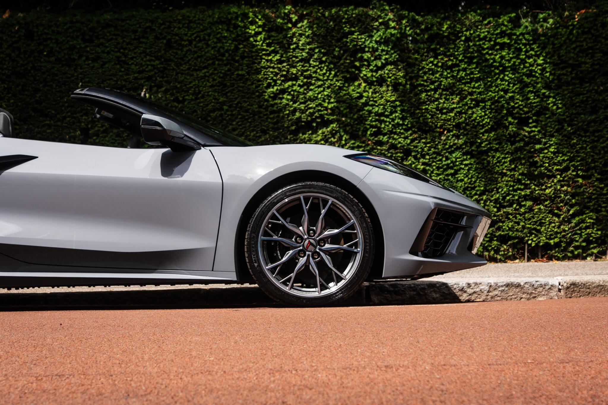 Chevrolet Corvette Stingray view 9