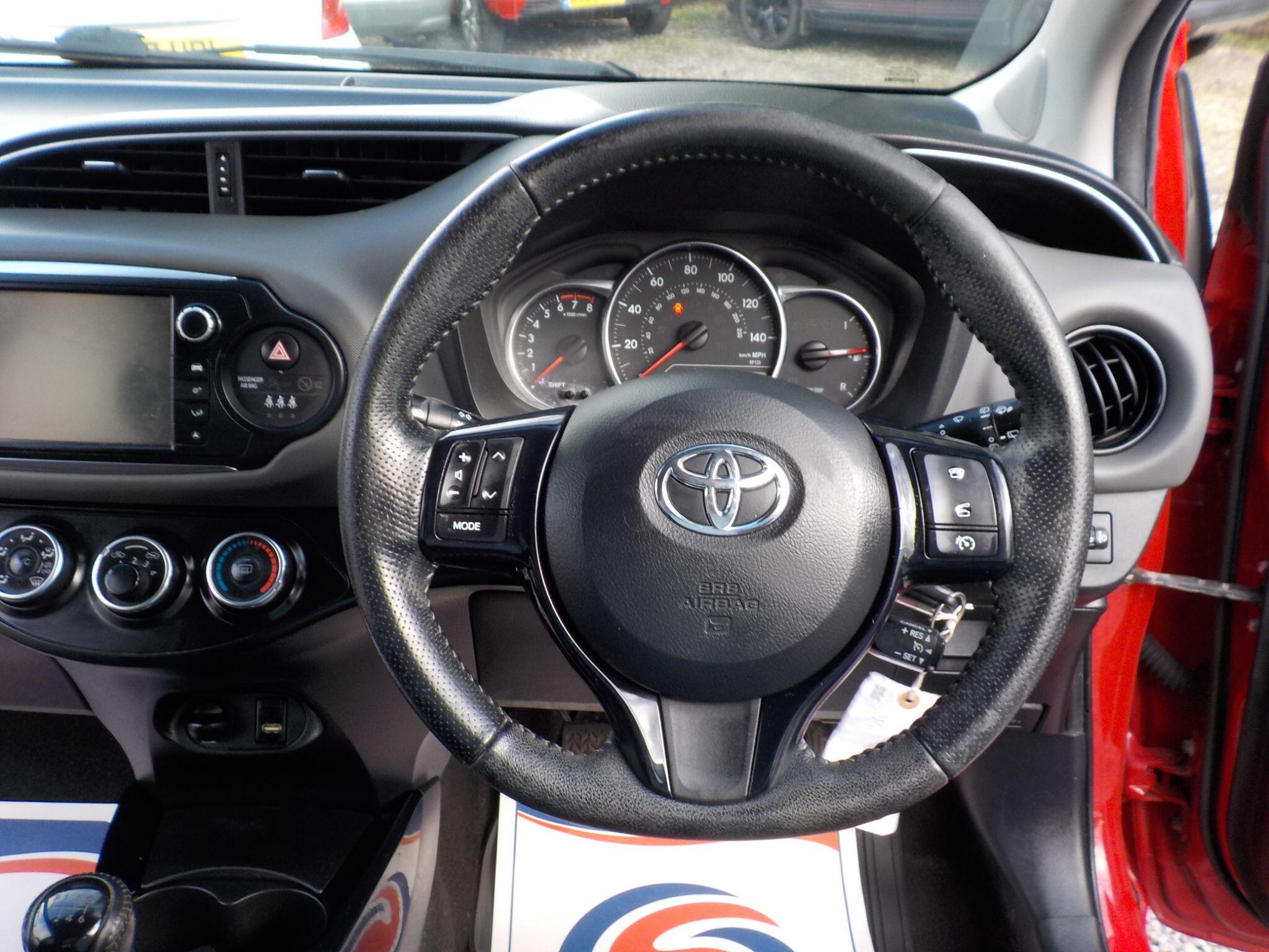 Toyota Yaris 1.33 Dual VVT-i Design Euro 6 5dr