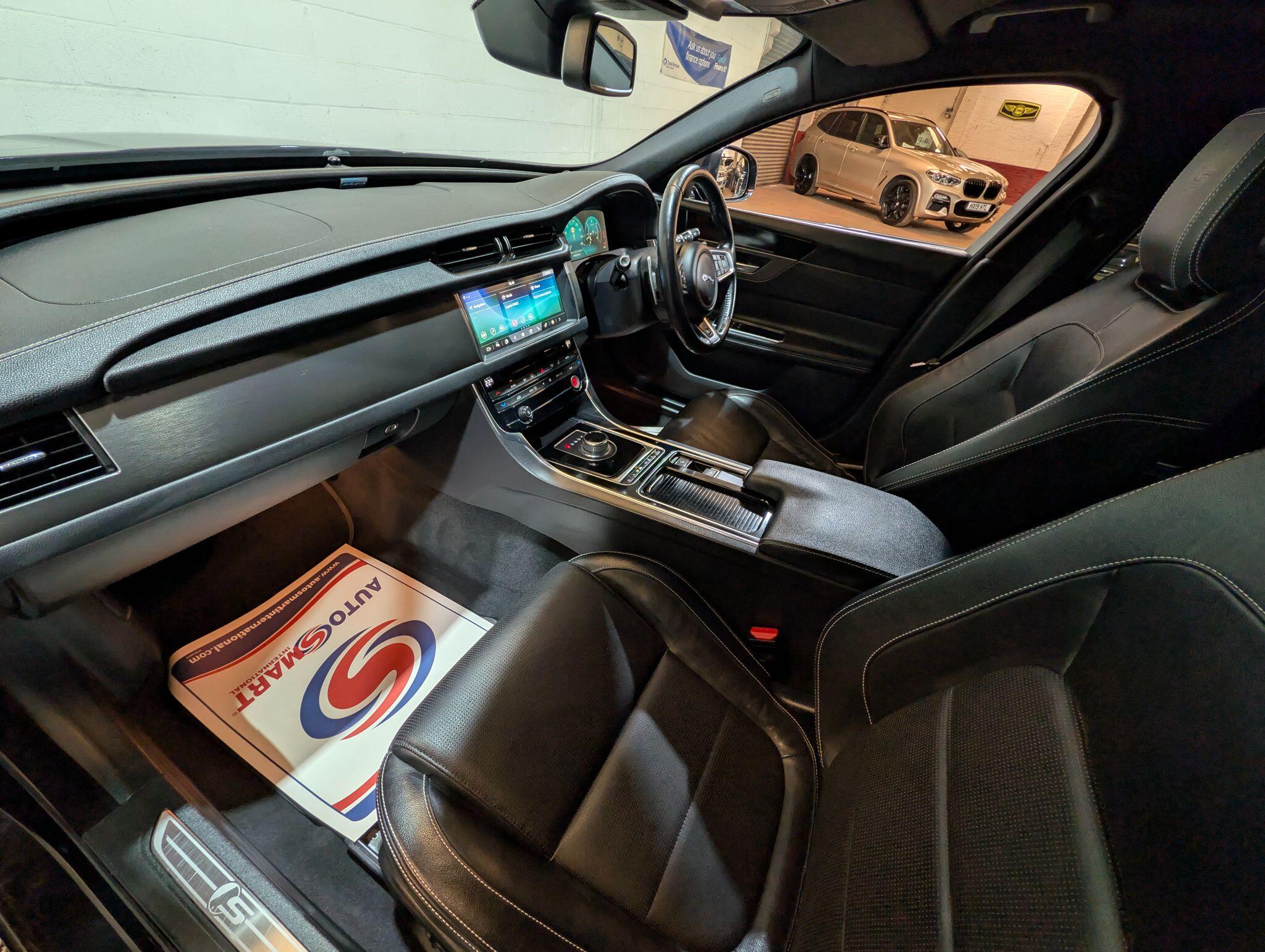 Jaguar XF view 84