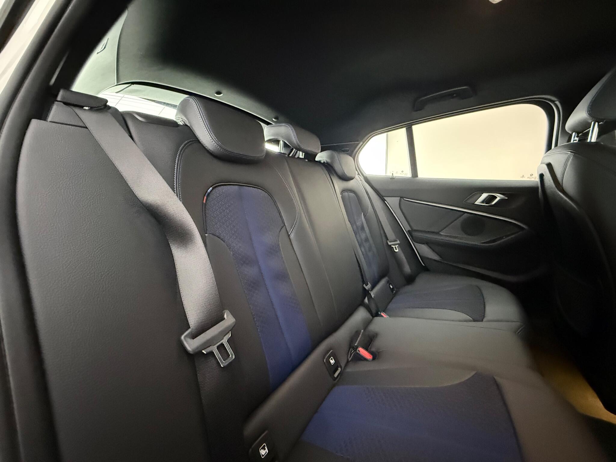BMW 1 Series view 29