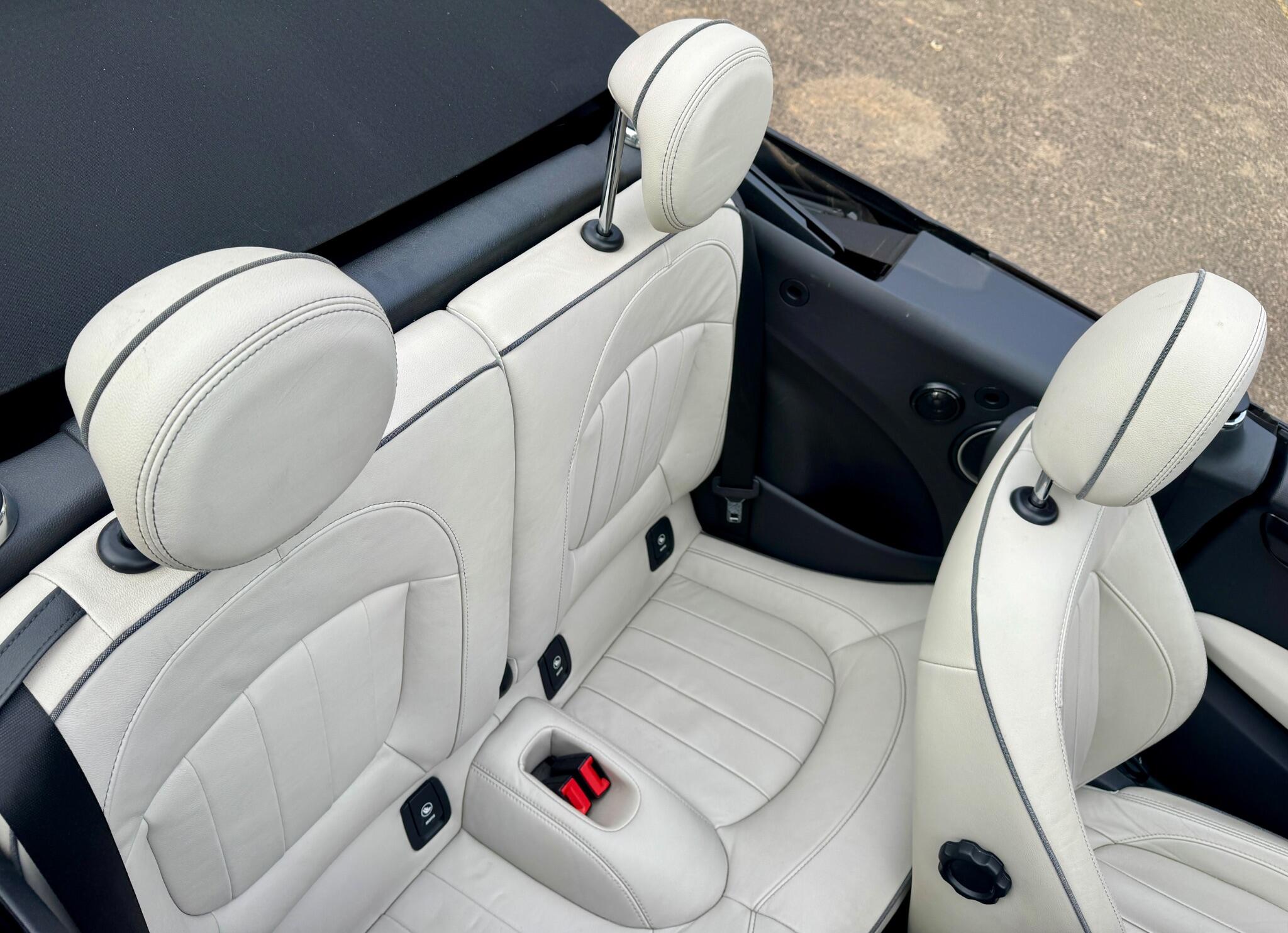 Mini Convertible view 41