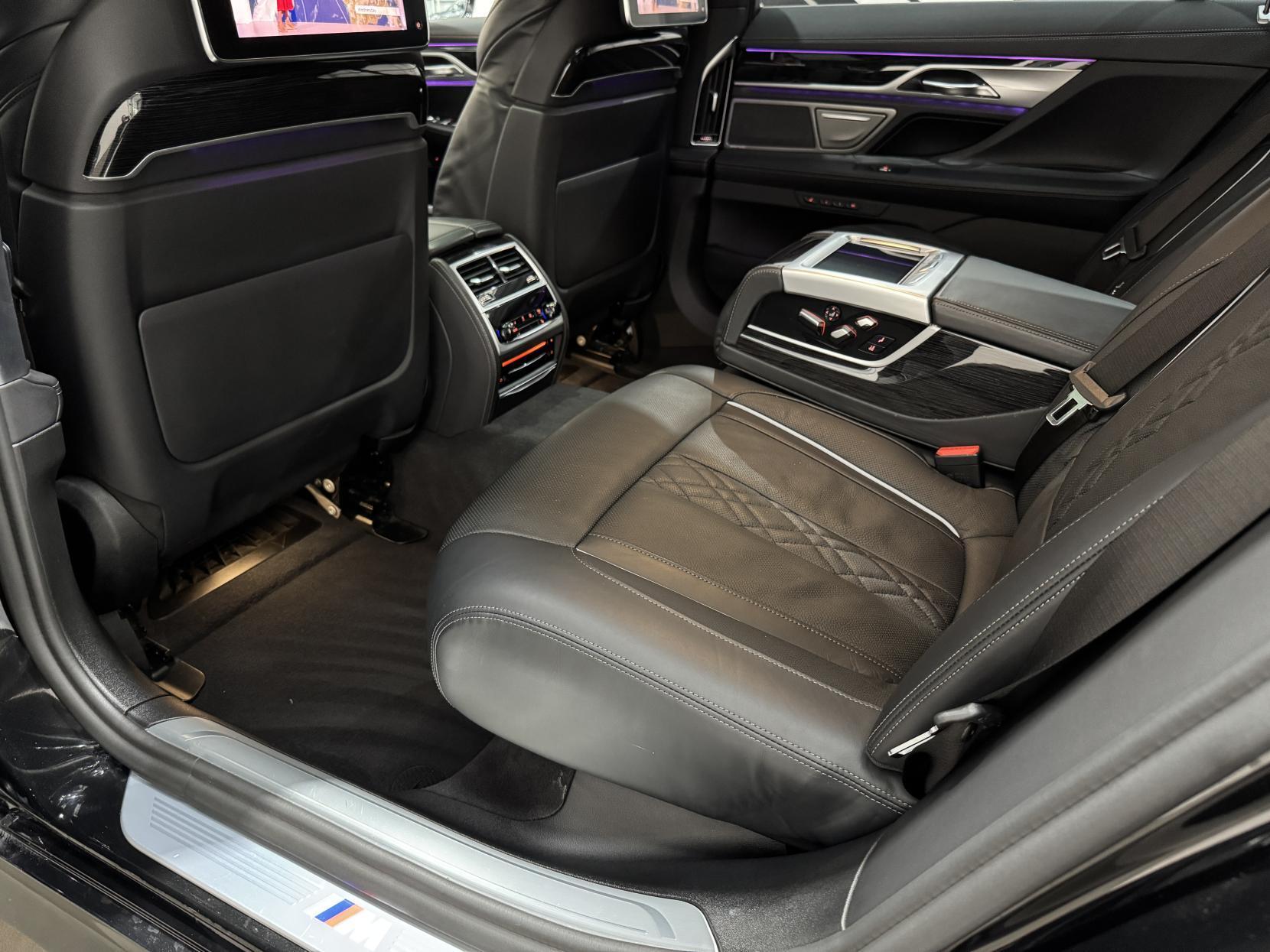 BMW 7 Series view 79