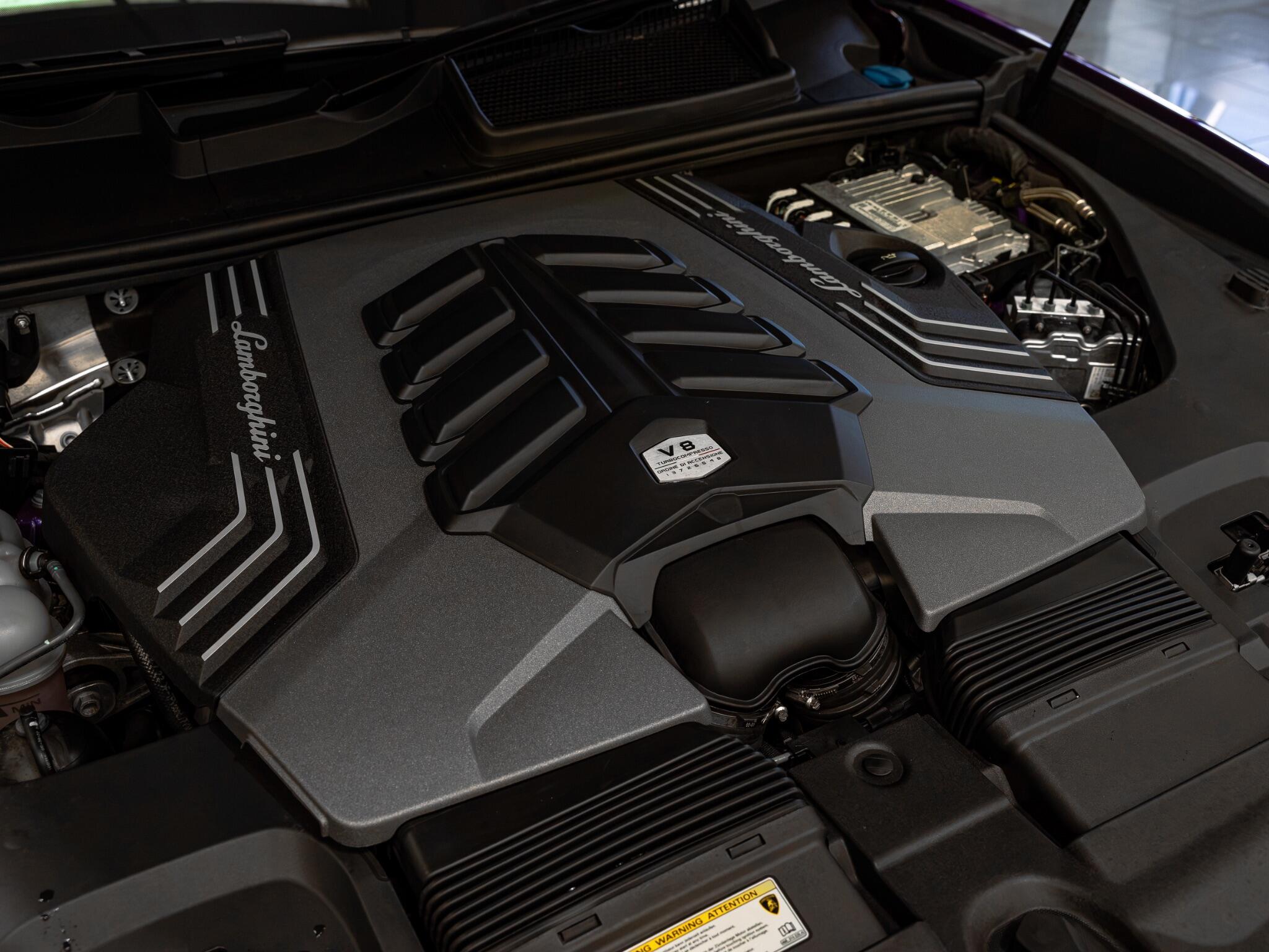 Lamborghini Urus view 19