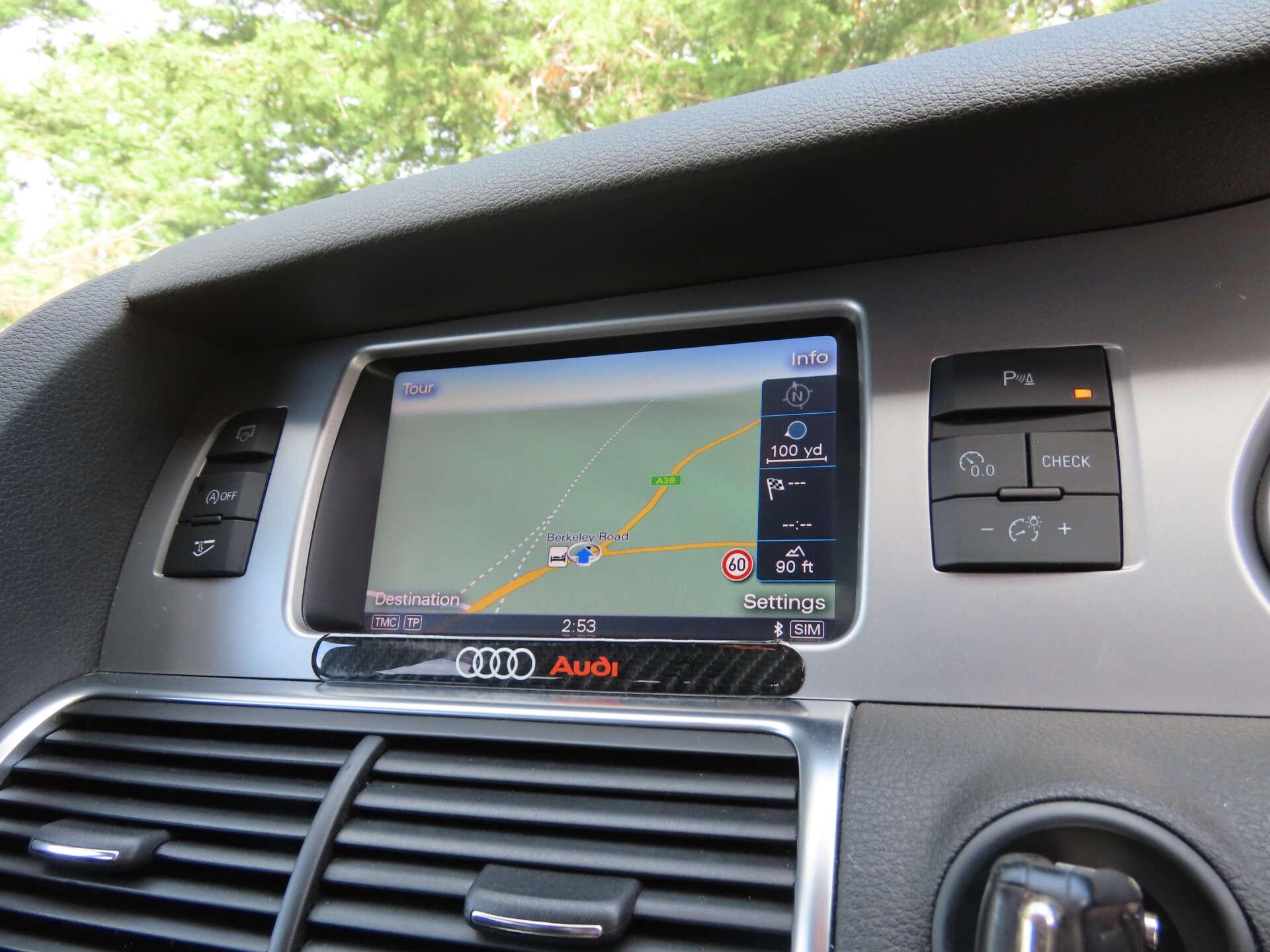 Audi Q7 view 14