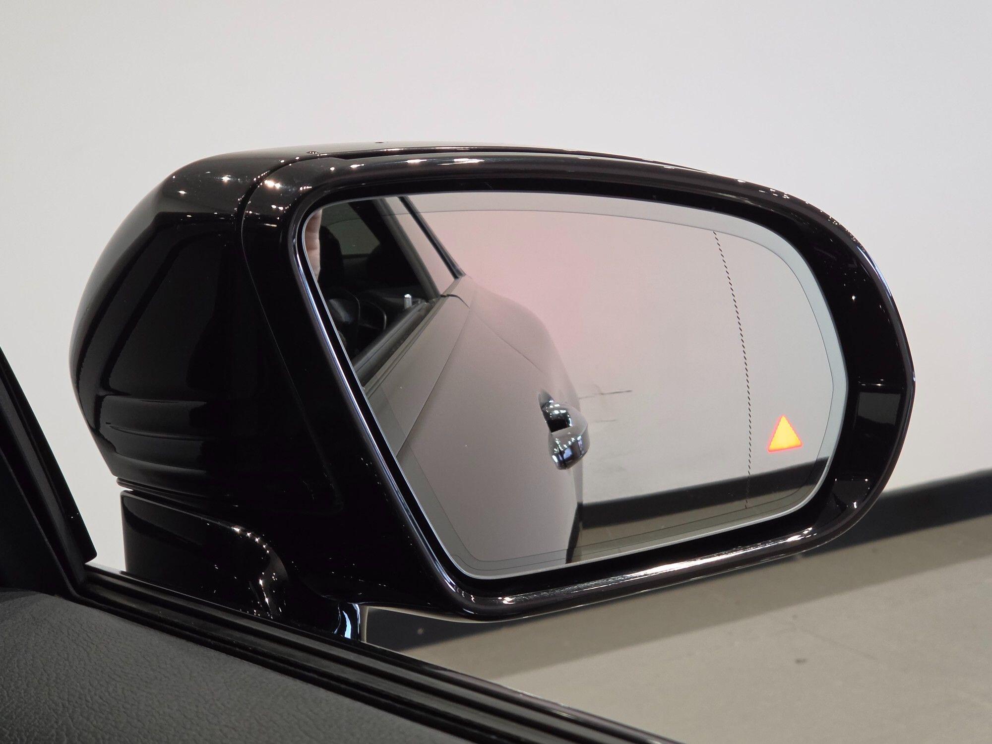 Mercedes-Benz E-Class view 136