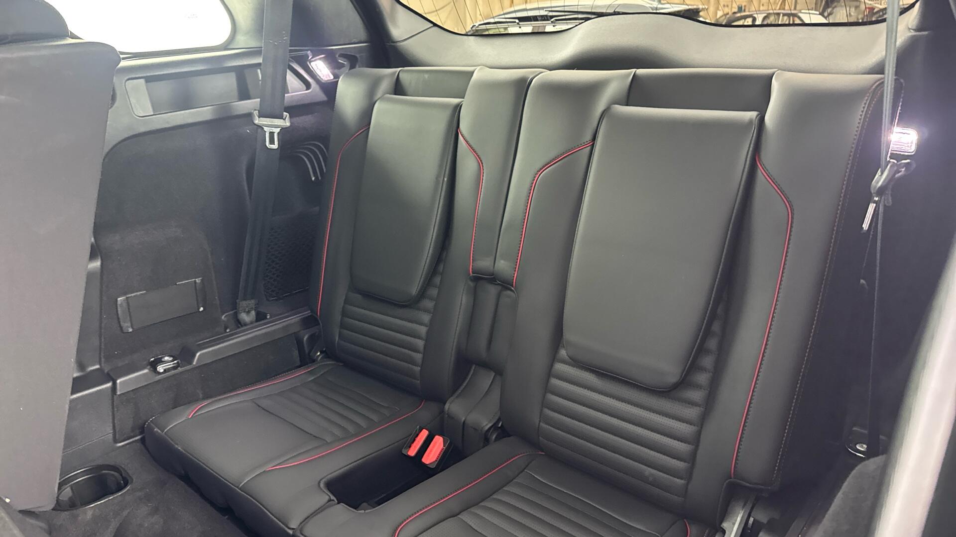 Land Rover Discovery Sport view 16