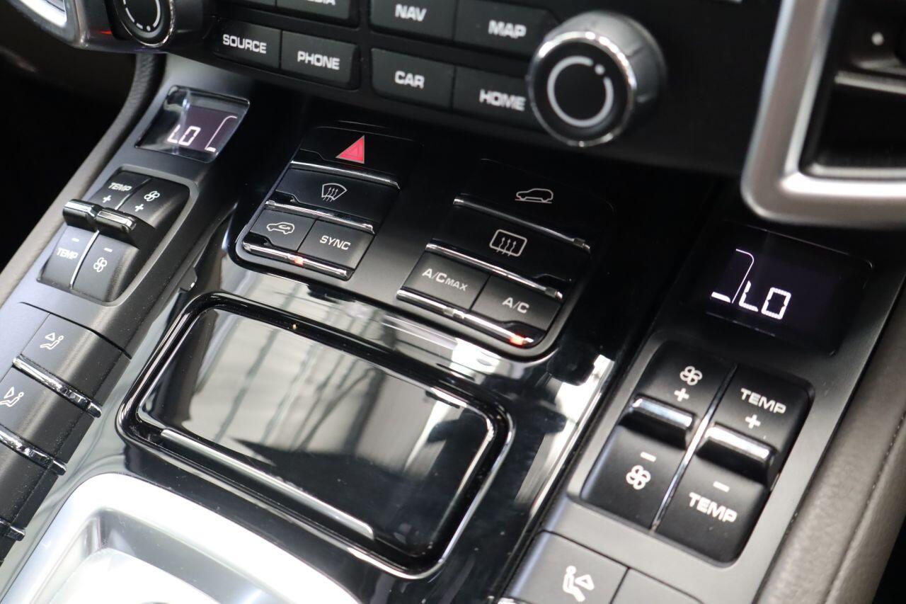 Porsche Cayenne view 24