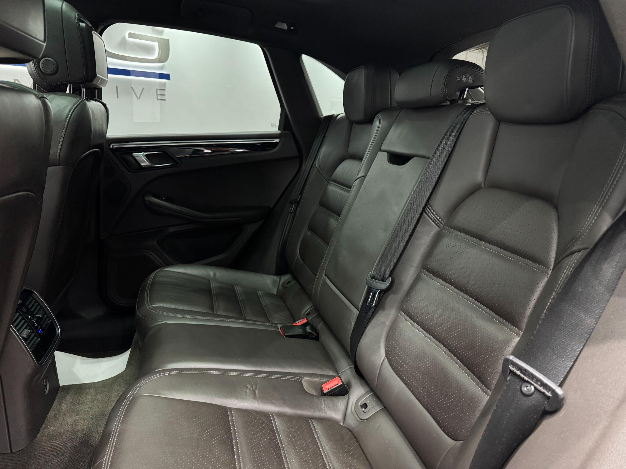 Porsche Macan view 51