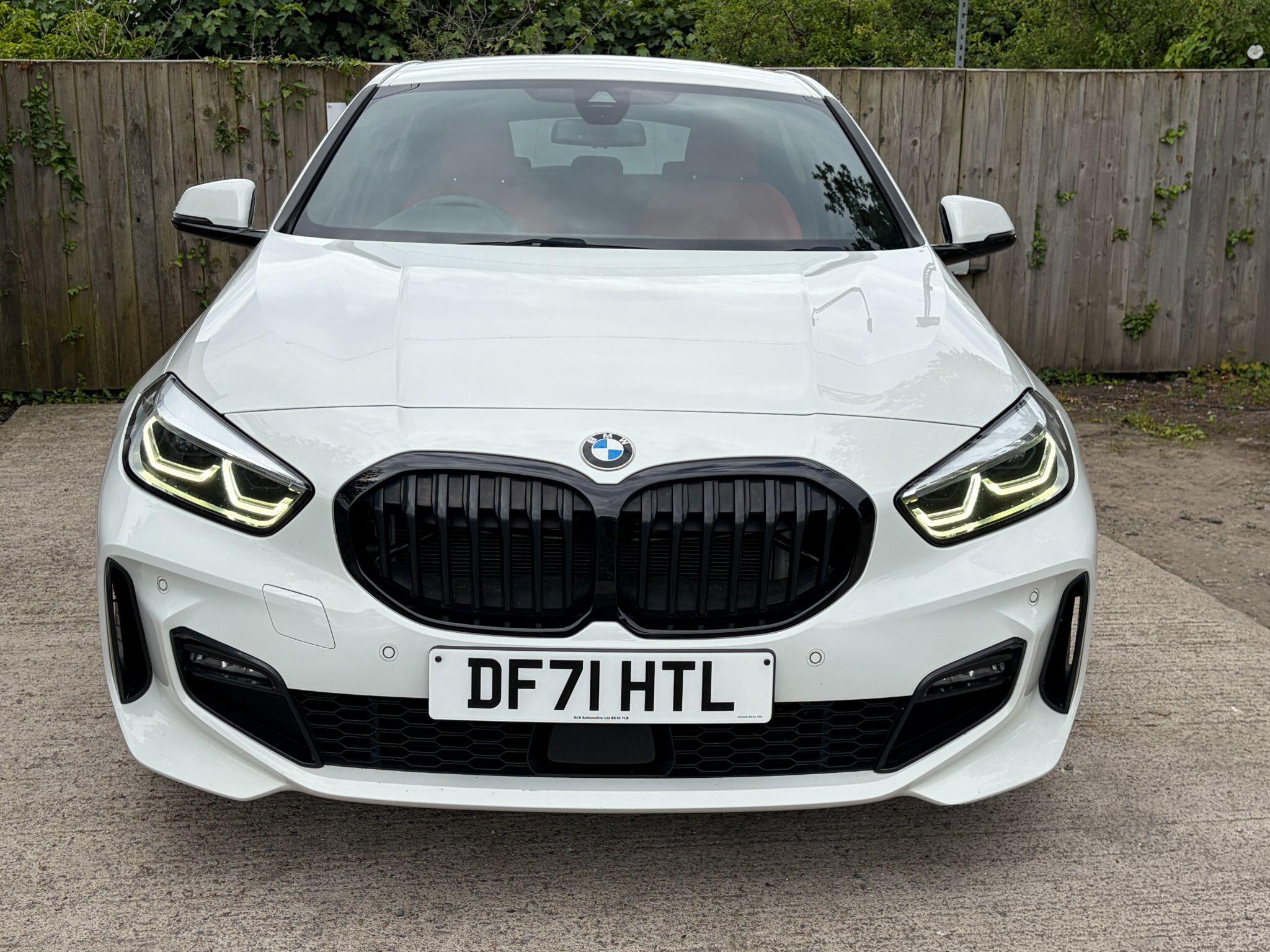 BMW 1 Series view 4