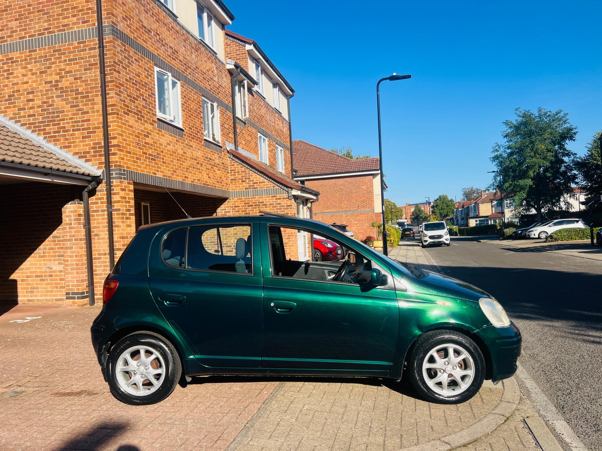 Toyota Yaris view 21
