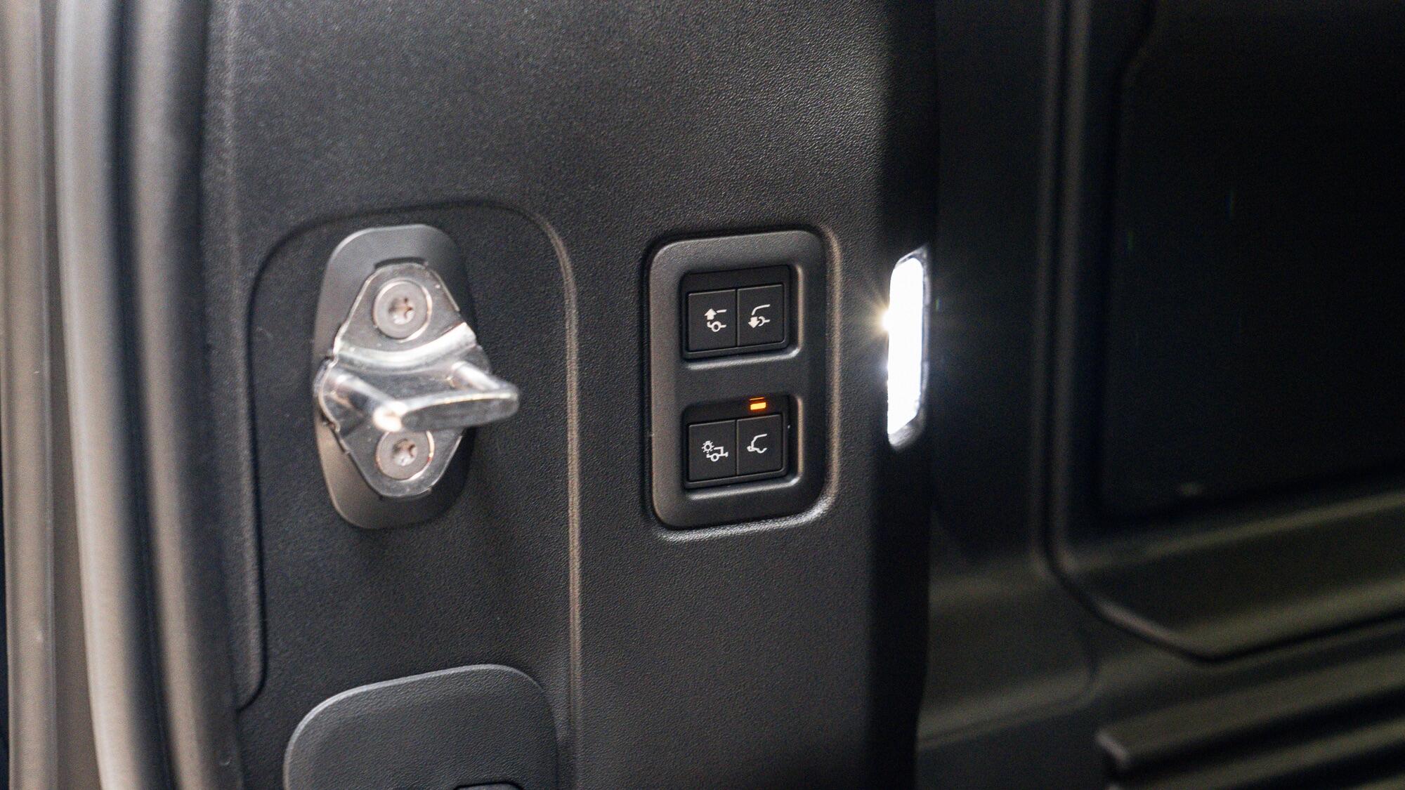 Land Rover Defender view 49