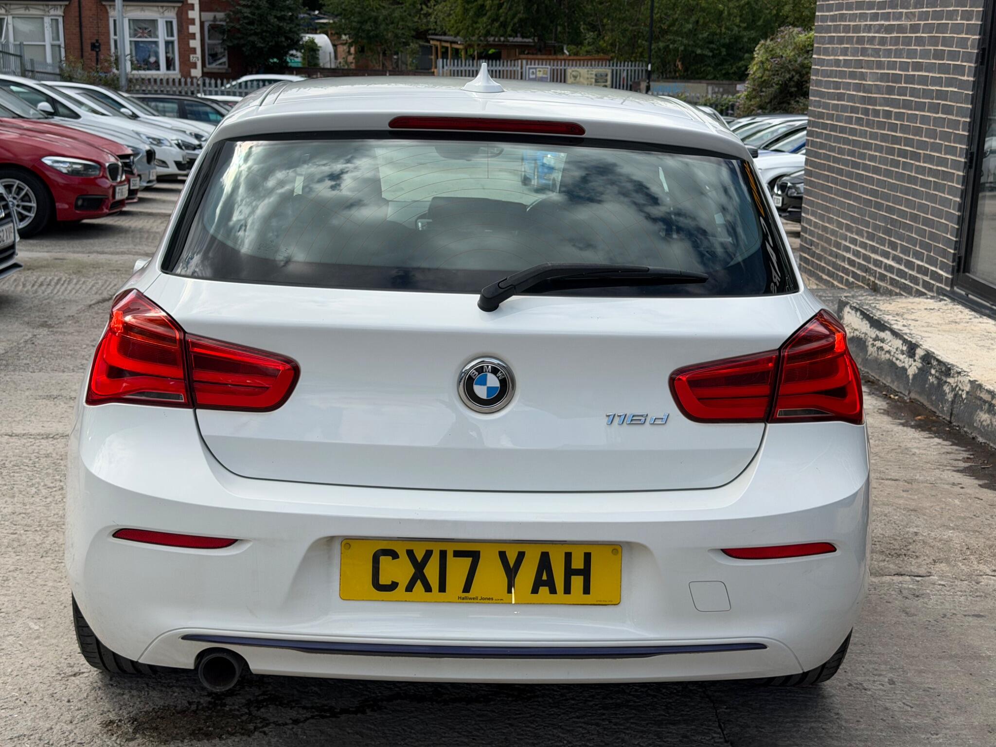 BMW 1 Series view 5