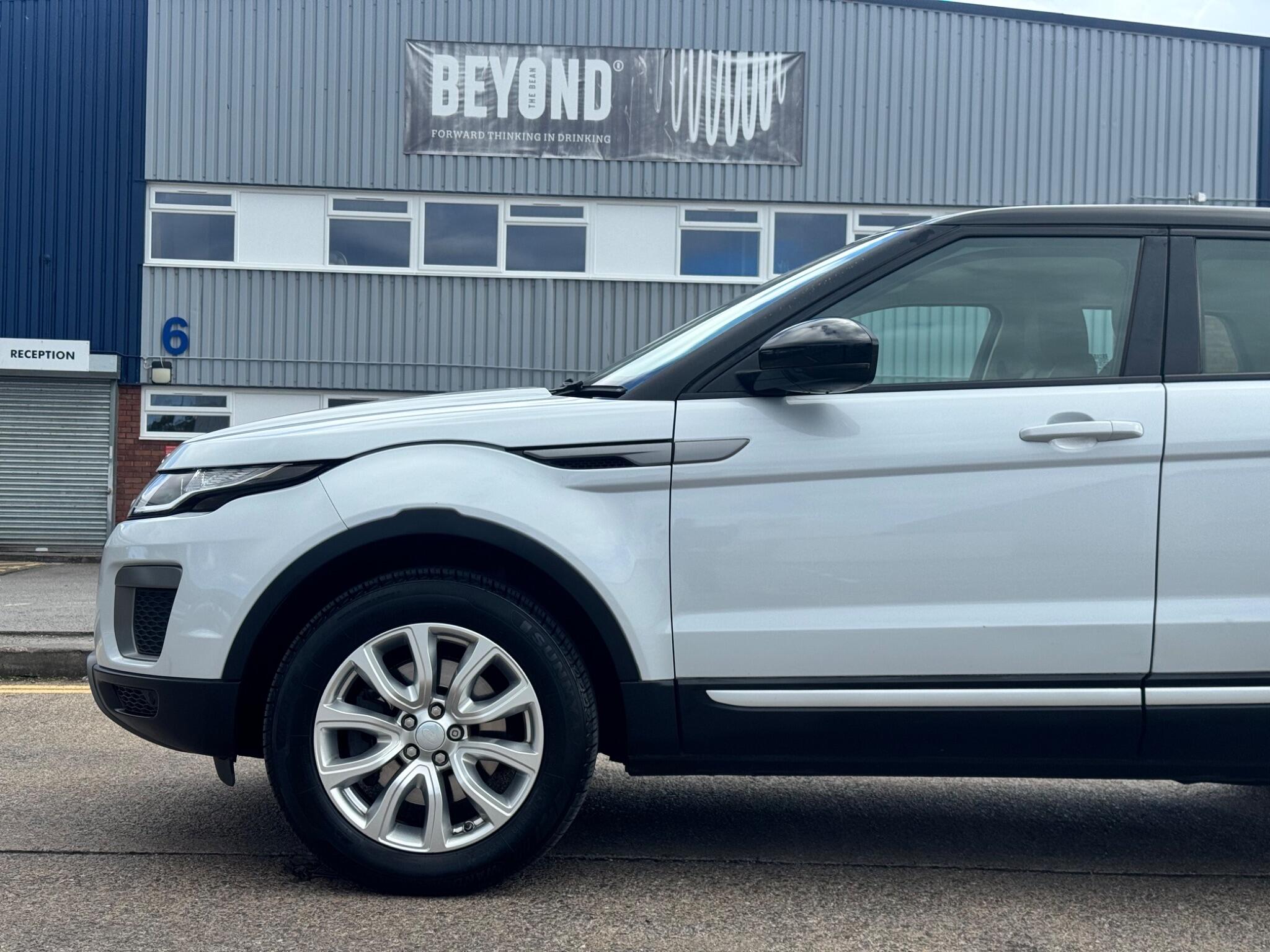 Land Rover Range Rover Evoque view 9