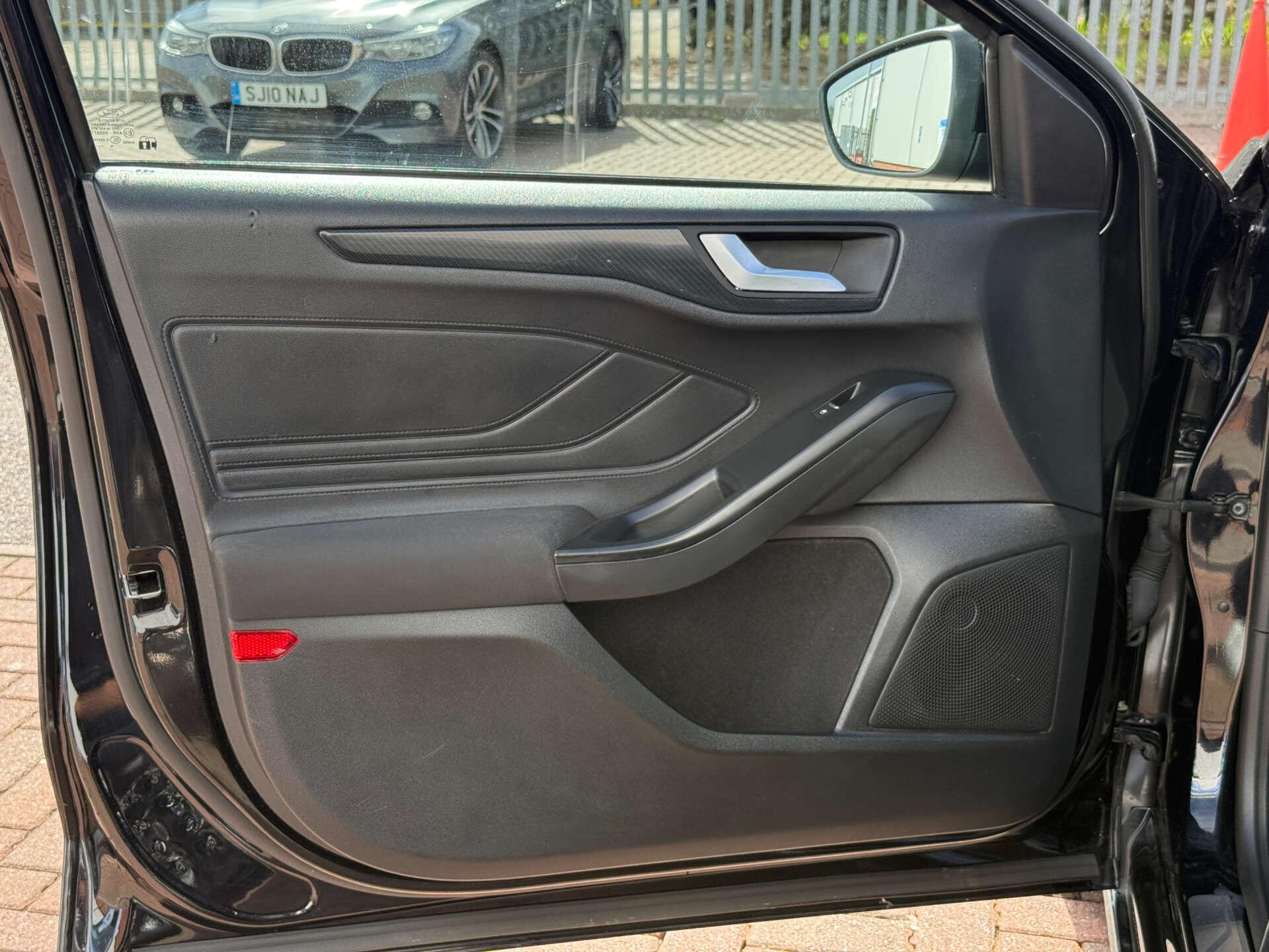 Ford Focus view 41