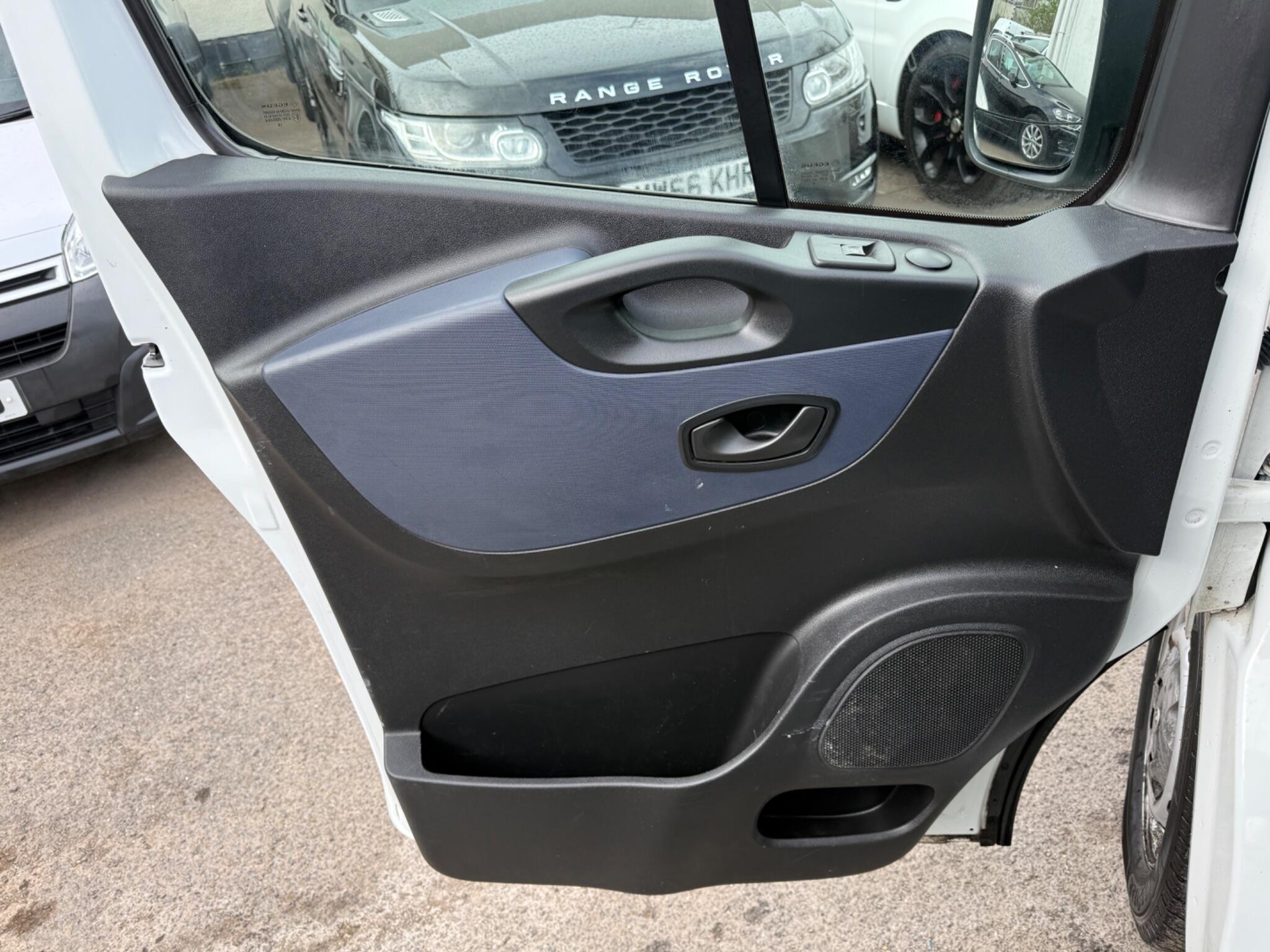 Vauxhall Vivaro - Image 54