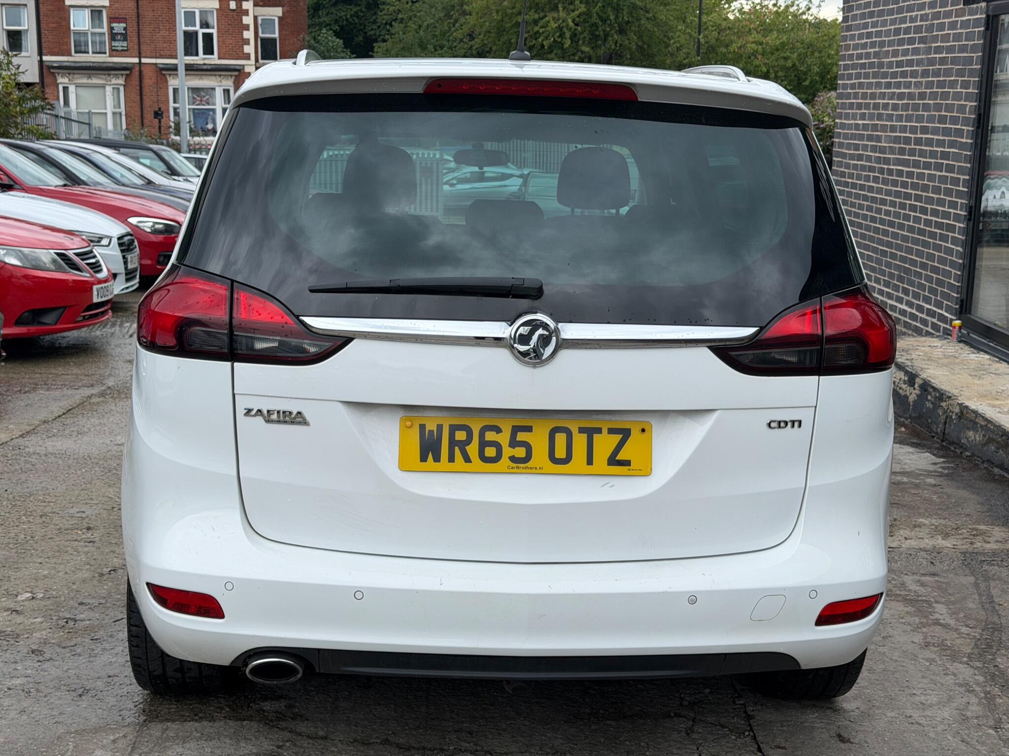 Vauxhall Zafira Tourer view 5