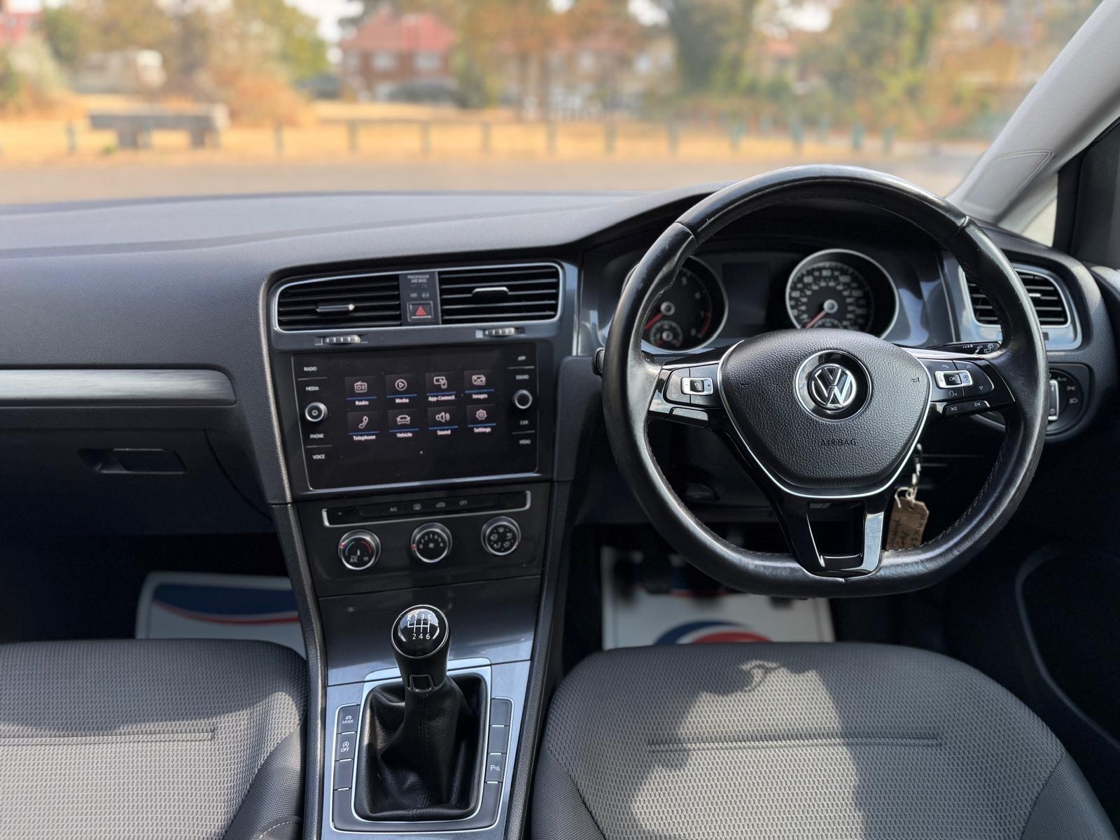 Volkswagen Golf view 25