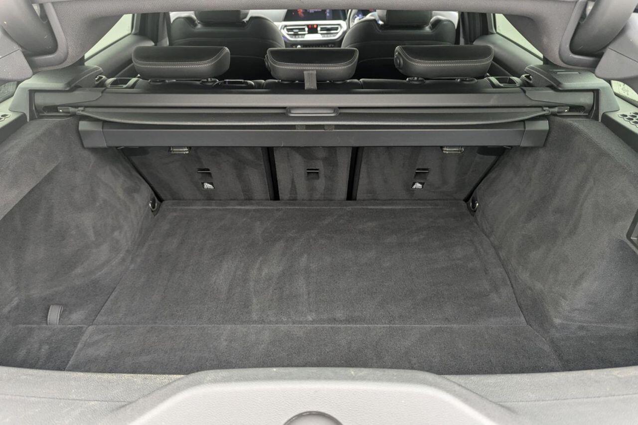 BMW 3 Series view 16