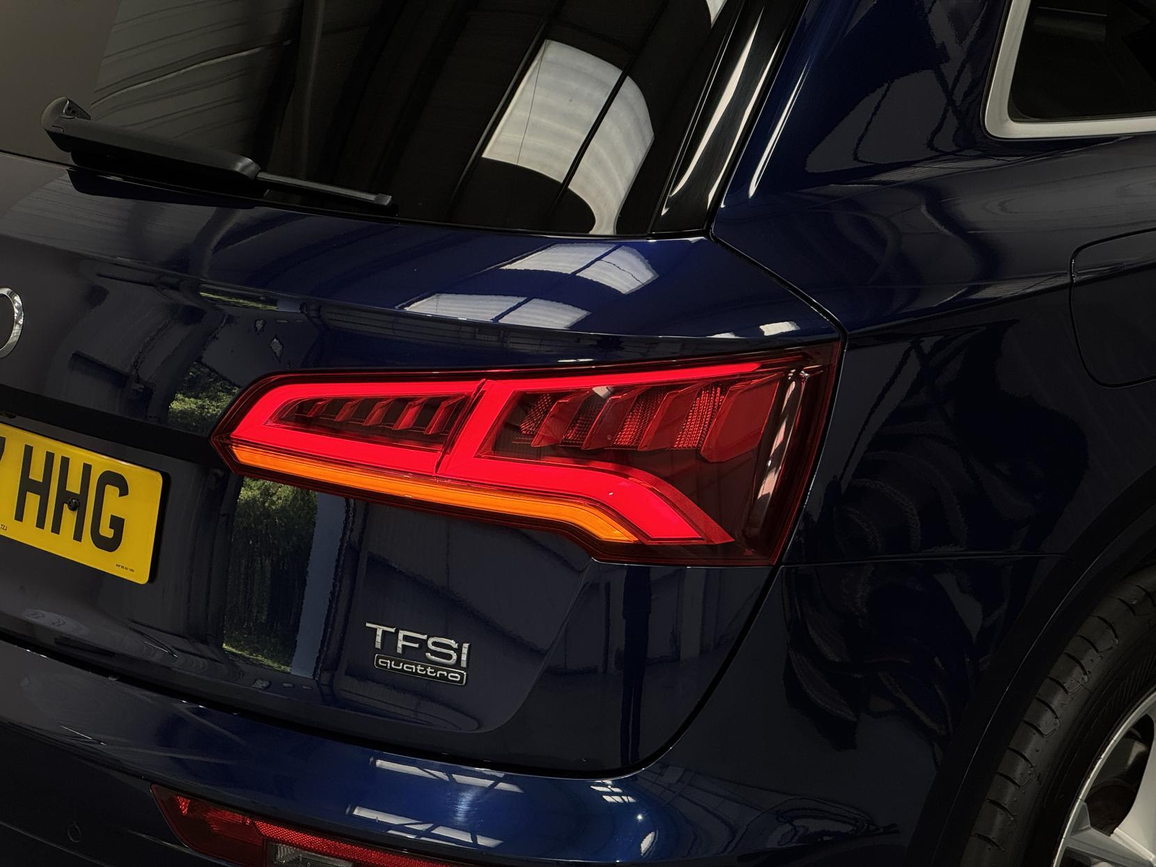 Audi Q5 view 16