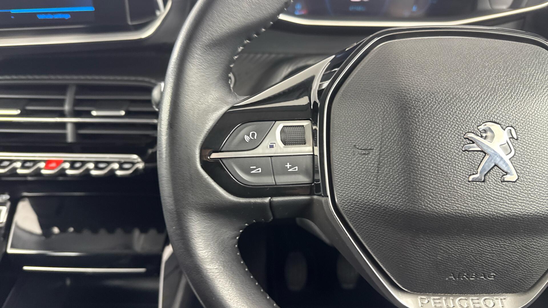 Peugeot 208 view 39