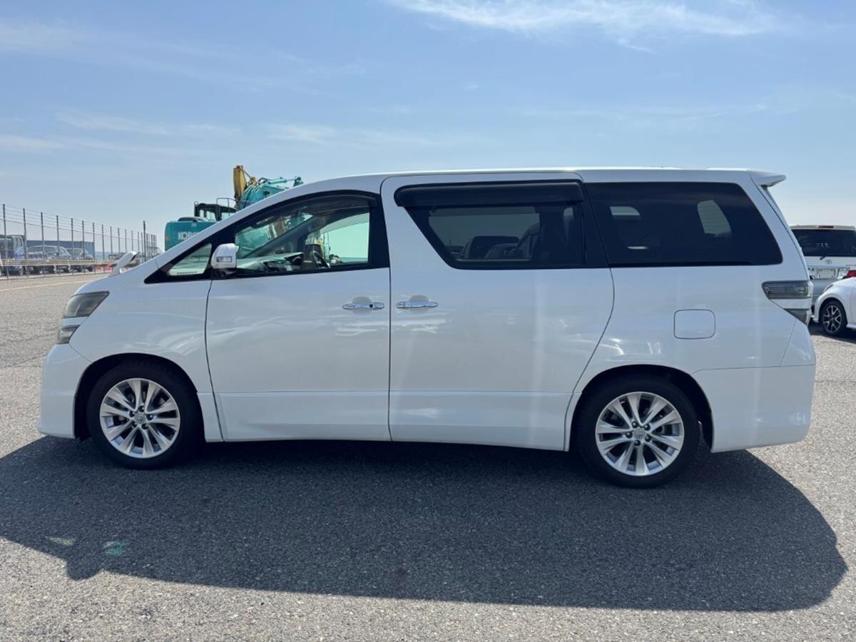 Toyota Vellfire view 8