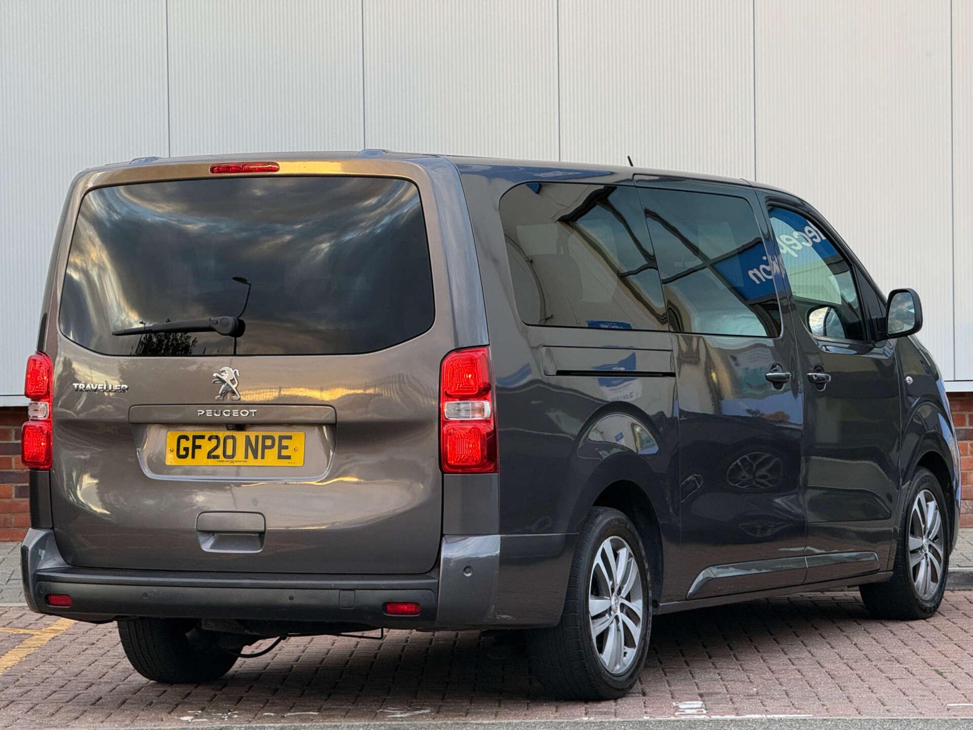 Peugeot Traveller view 6
