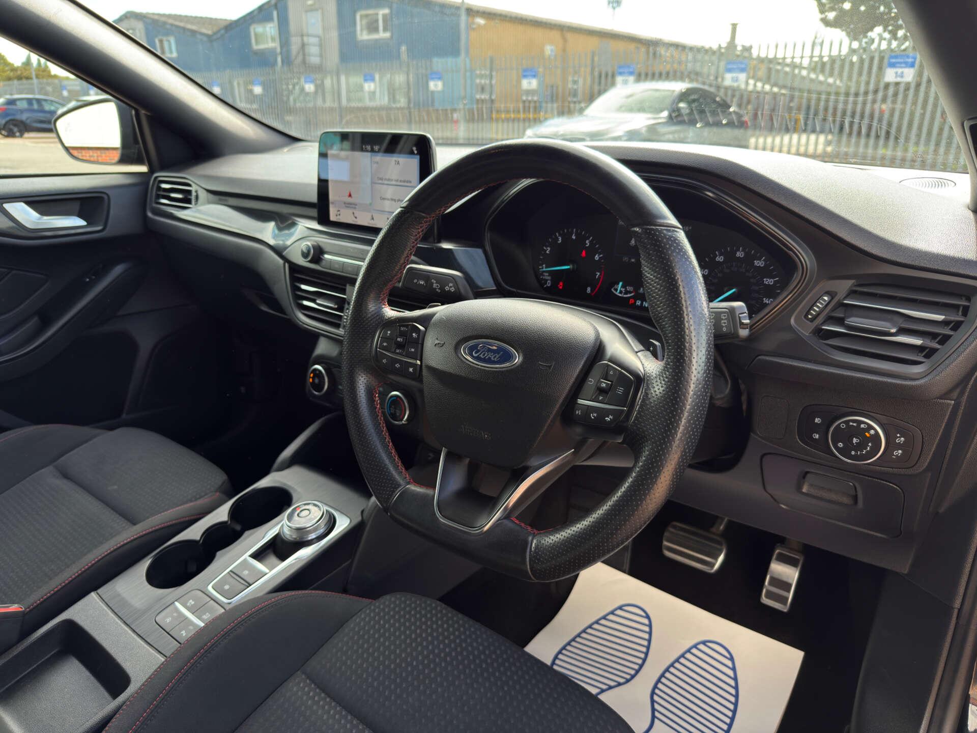 Ford Focus view 14