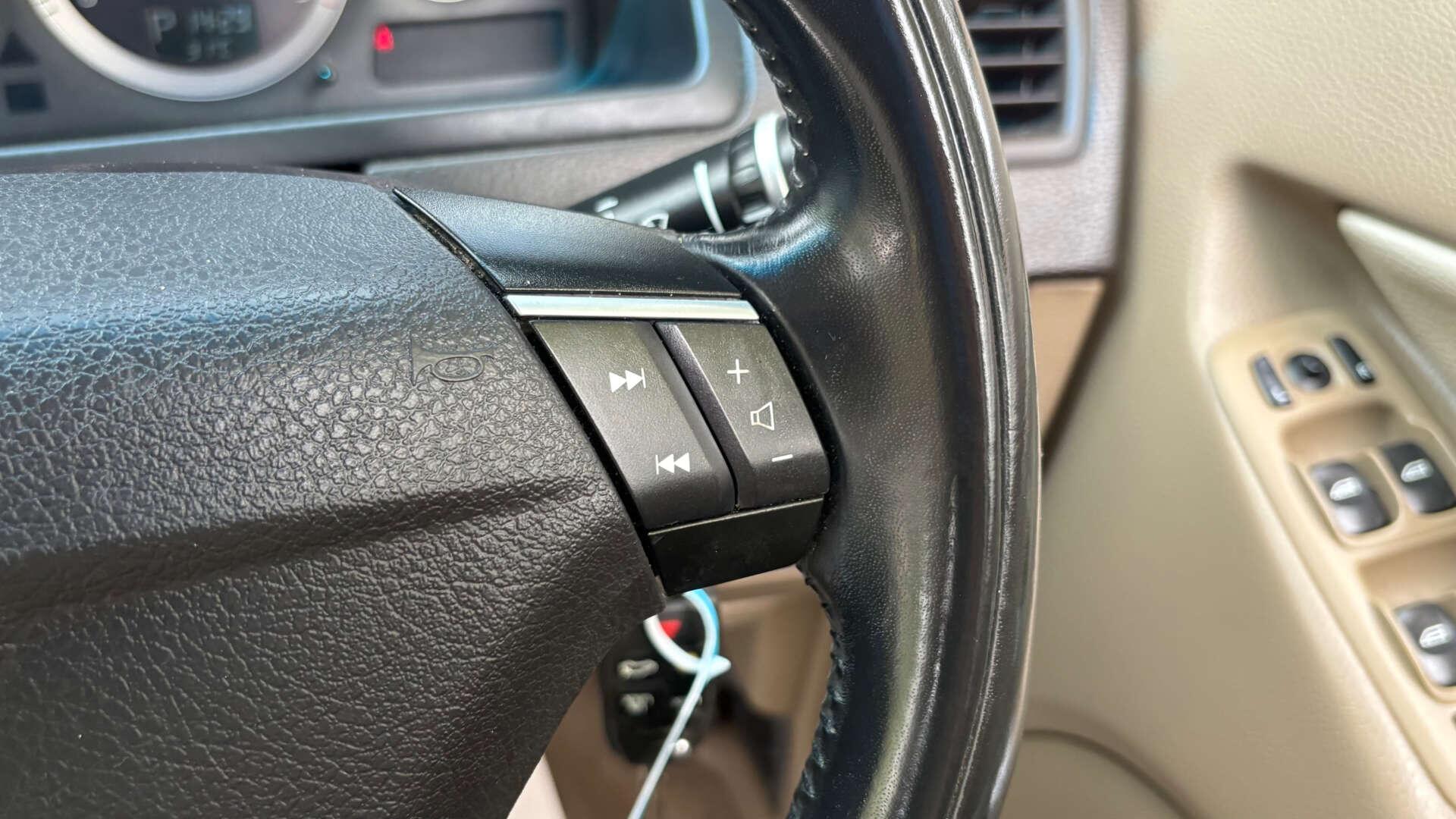 Volvo XC90 view 25
