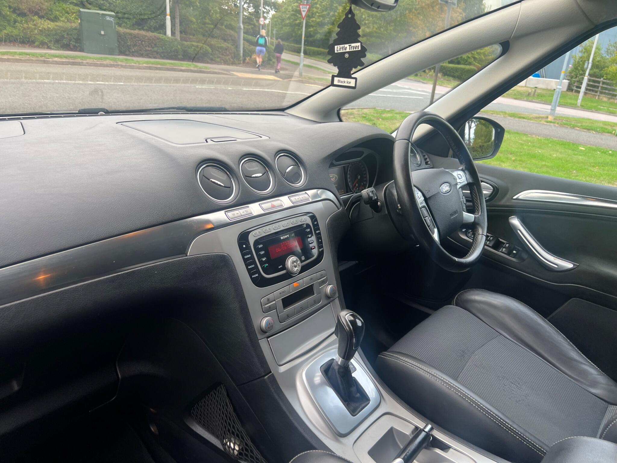 Ford S-Max view 15