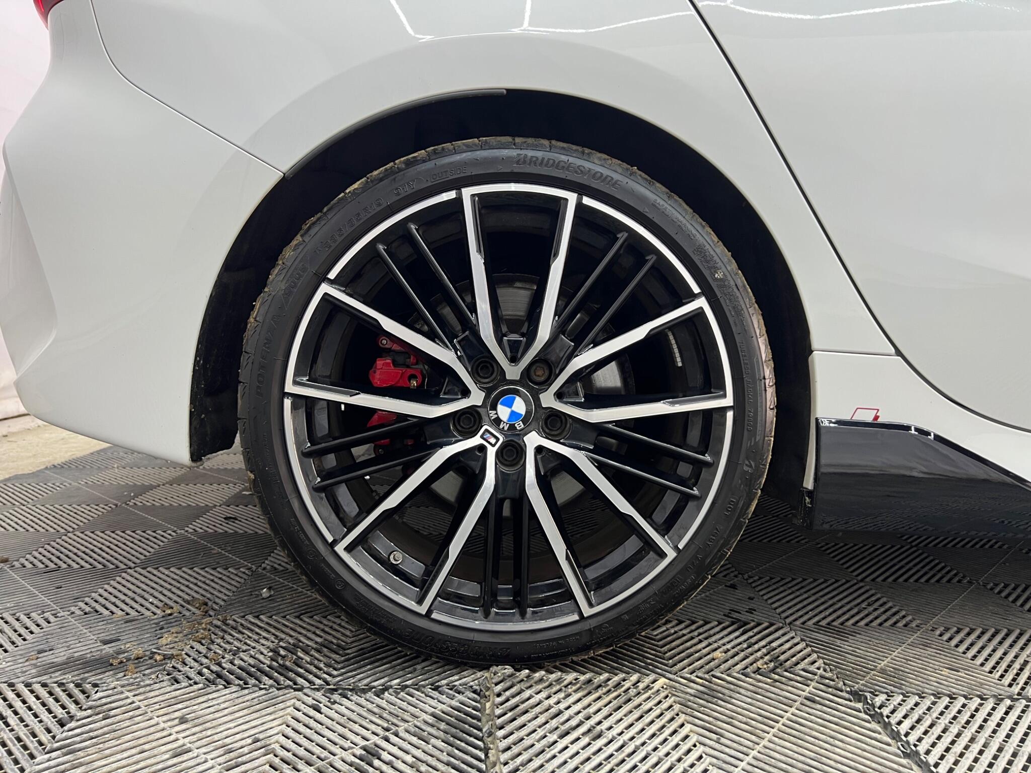 BMW 1 Series view 35