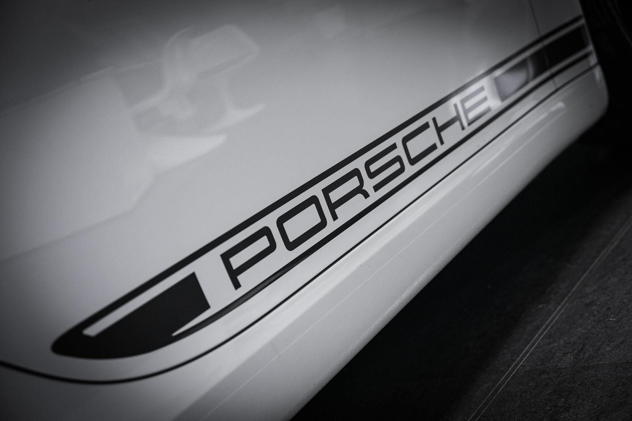 Porsche 911 view 38
