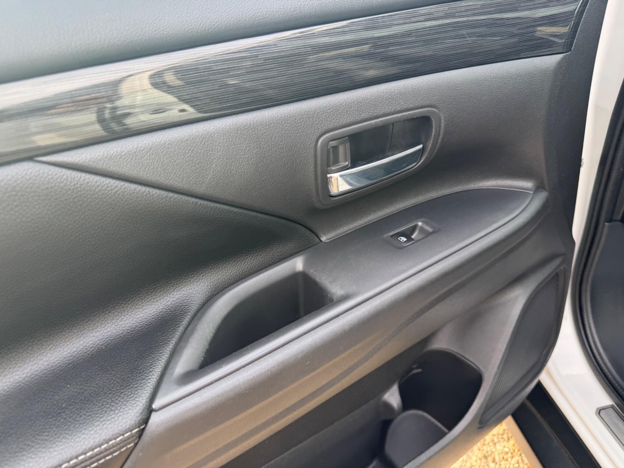 Mitsubishi Outlander view 33