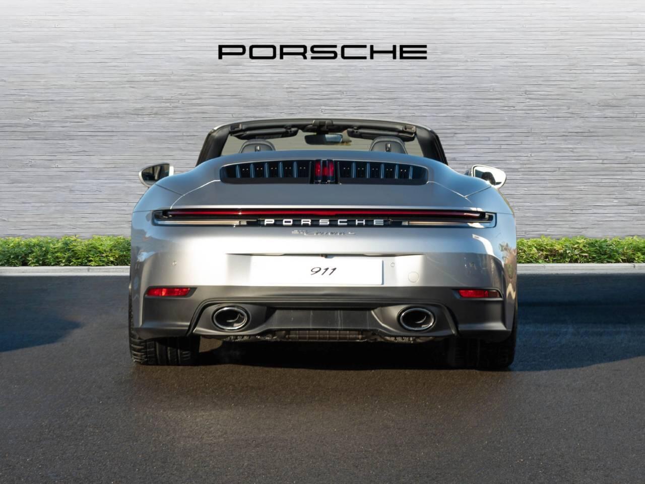 Porsche 911 view 6