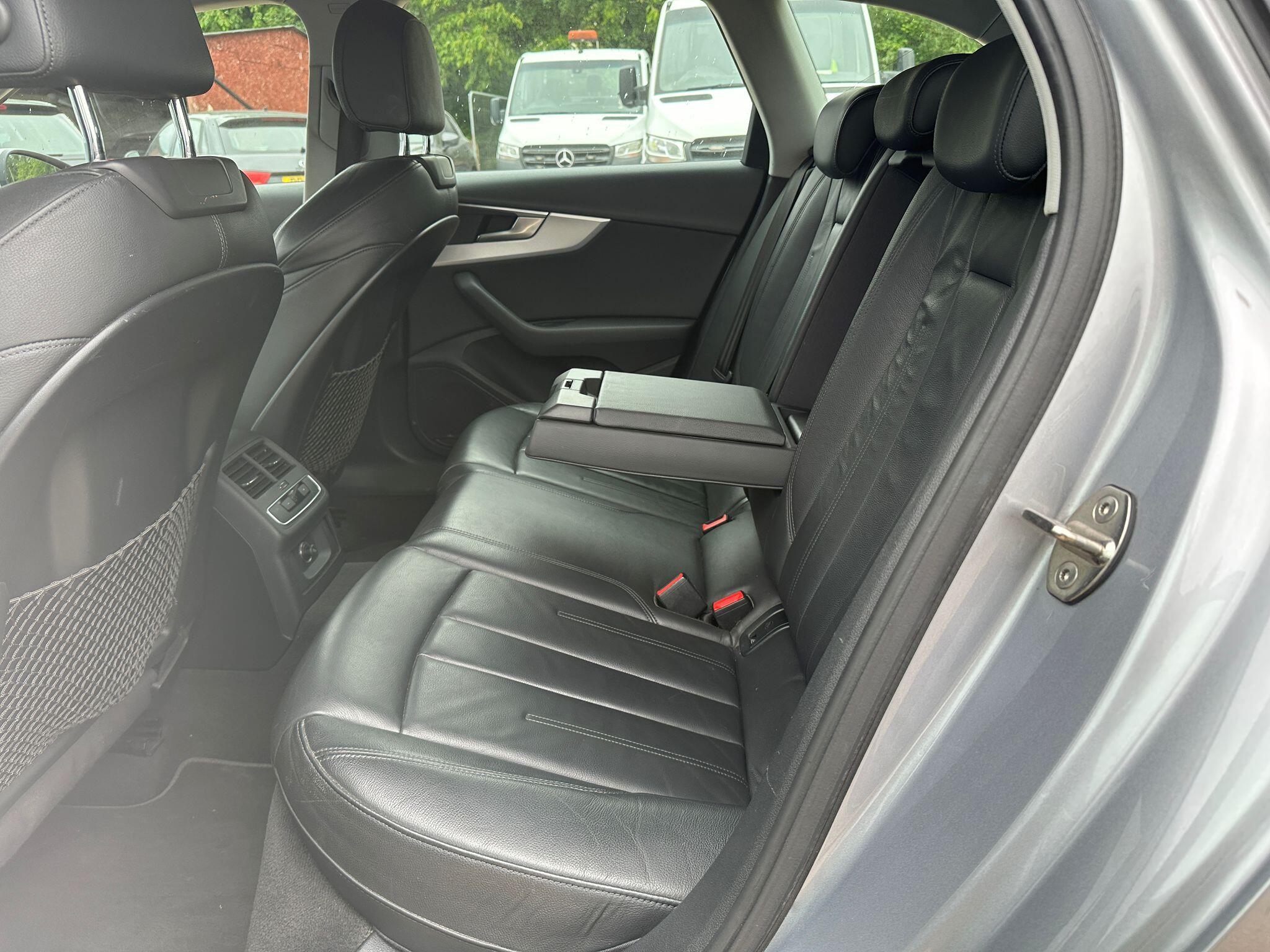 Audi A4 Avant view 11