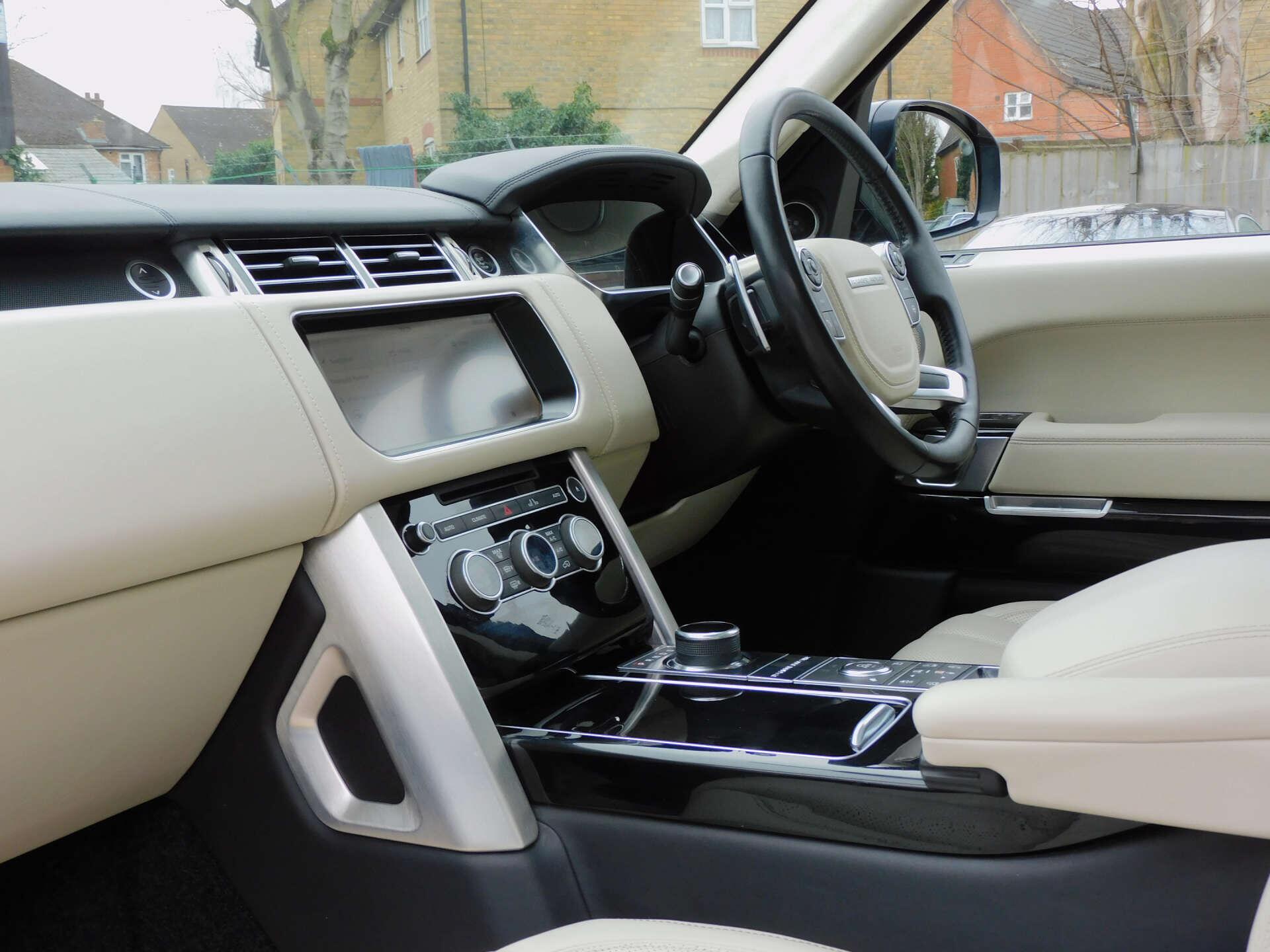 Land Rover Range Rover view 23